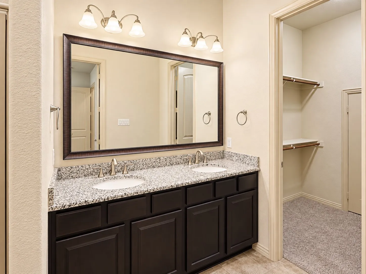 Single Family Residence For Rent in Denton County , 219 Carrington Lane, Lewisville, Texas 75067, 4 Bedroom, 4 Bathroom, 2 Garage spaces, 3,017 Sqft, built in 2013, mls#21402431, Real Estate Agent in Lewisville, Homes For Rent in Denton county, Homes For Rent in Lewisville, Realtor in Lewisville Texas, Real Estate Brokerage Independent Realty Texas, Luminita Cordes Realtor