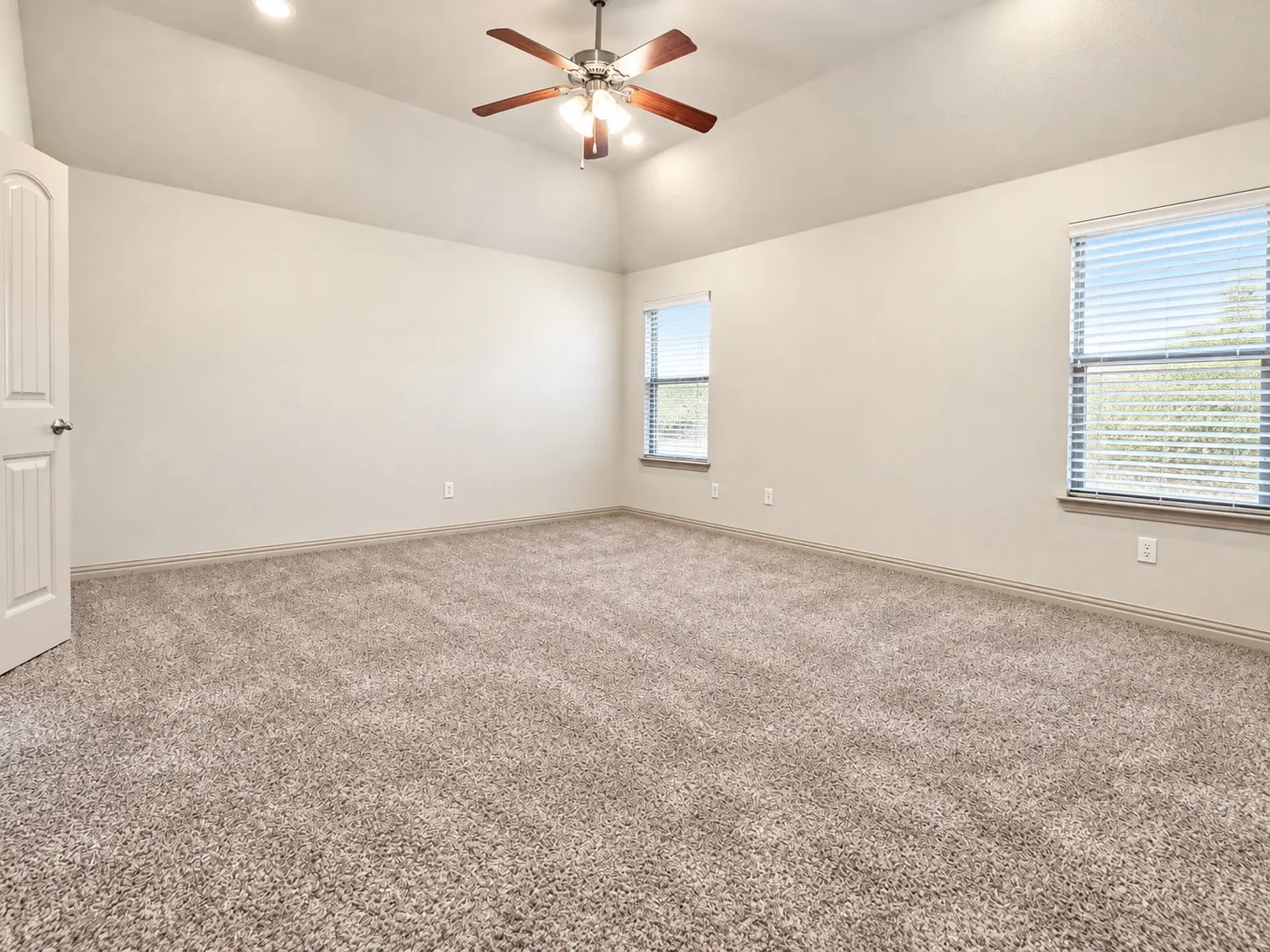 Single Family Residence For Rent in Denton County , 219 Carrington Lane, Lewisville, Texas 75067, 4 Bedroom, 4 Bathroom, 2 Garage spaces, 3,017 Sqft, built in 2013, mls#21402431, Real Estate Agent in Lewisville, Homes For Rent in Denton county, Homes For Rent in Lewisville, Realtor in Lewisville Texas, Real Estate Brokerage Independent Realty Texas, Luminita Cordes Realtor