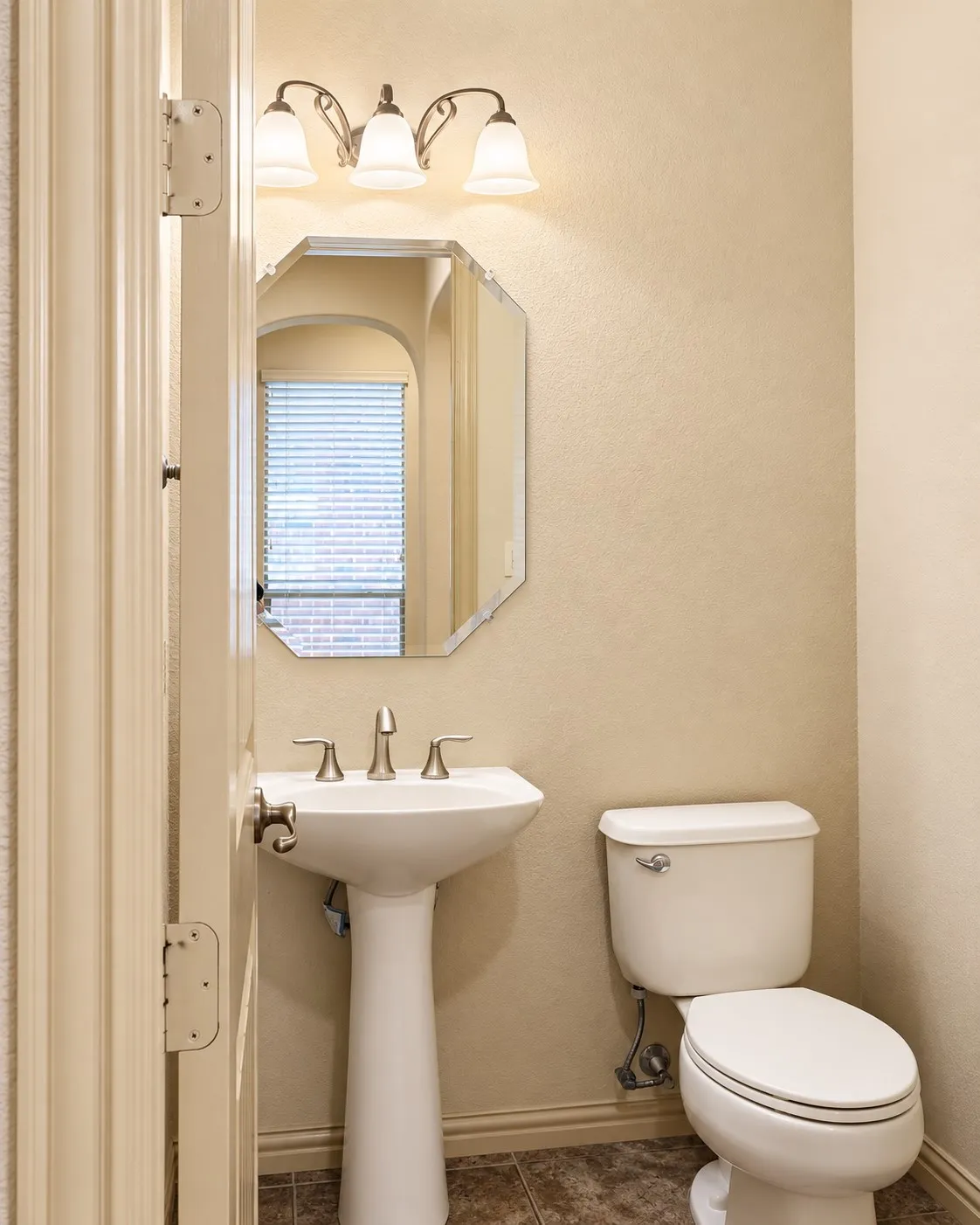Single Family Residence For Rent in Denton County , 219 Carrington Lane, Lewisville, Texas 75067, 4 Bedroom, 4 Bathroom, 2 Garage spaces, 3,017 Sqft, built in 2013, mls#21402431, Real Estate Agent in Lewisville, Homes For Rent in Denton county, Homes For Rent in Lewisville, Realtor in Lewisville Texas, Real Estate Brokerage Independent Realty Texas, Luminita Cordes Realtor