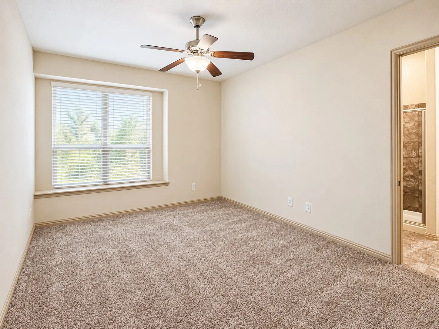 Single Family Residence For Rent in Denton County , 219 Carrington Lane, Lewisville, Texas 75067, 4 Bedroom, 4 Bathroom, 2 Garage spaces, 3,017 Sqft, built in 2013, mls#21402431, Real Estate Agent in Lewisville, Homes For Rent in Denton county, Homes For Rent in Lewisville, Realtor in Lewisville Texas, Real Estate Brokerage Independent Realty Texas, Luminita Cordes Realtor
