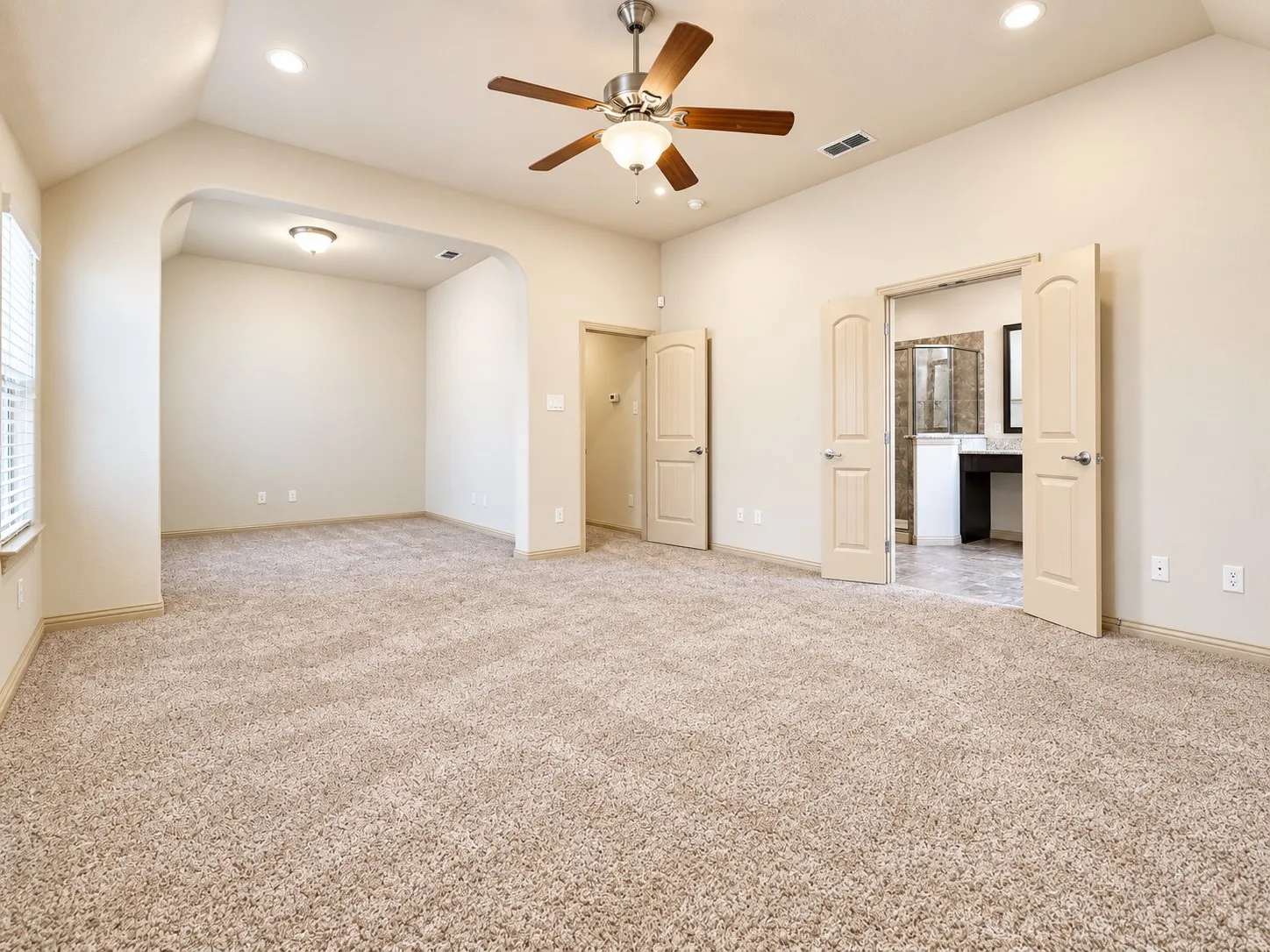 Single Family Residence For Rent in Denton County , 219 Carrington Lane, Lewisville, Texas 75067, 4 Bedroom, 4 Bathroom, 2 Garage spaces, 3,017 Sqft, built in 2013, mls#21402431, Real Estate Agent in Lewisville, Homes For Rent in Denton county, Homes For Rent in Lewisville, Realtor in Lewisville Texas, Real Estate Brokerage Independent Realty Texas, Luminita Cordes Realtor
