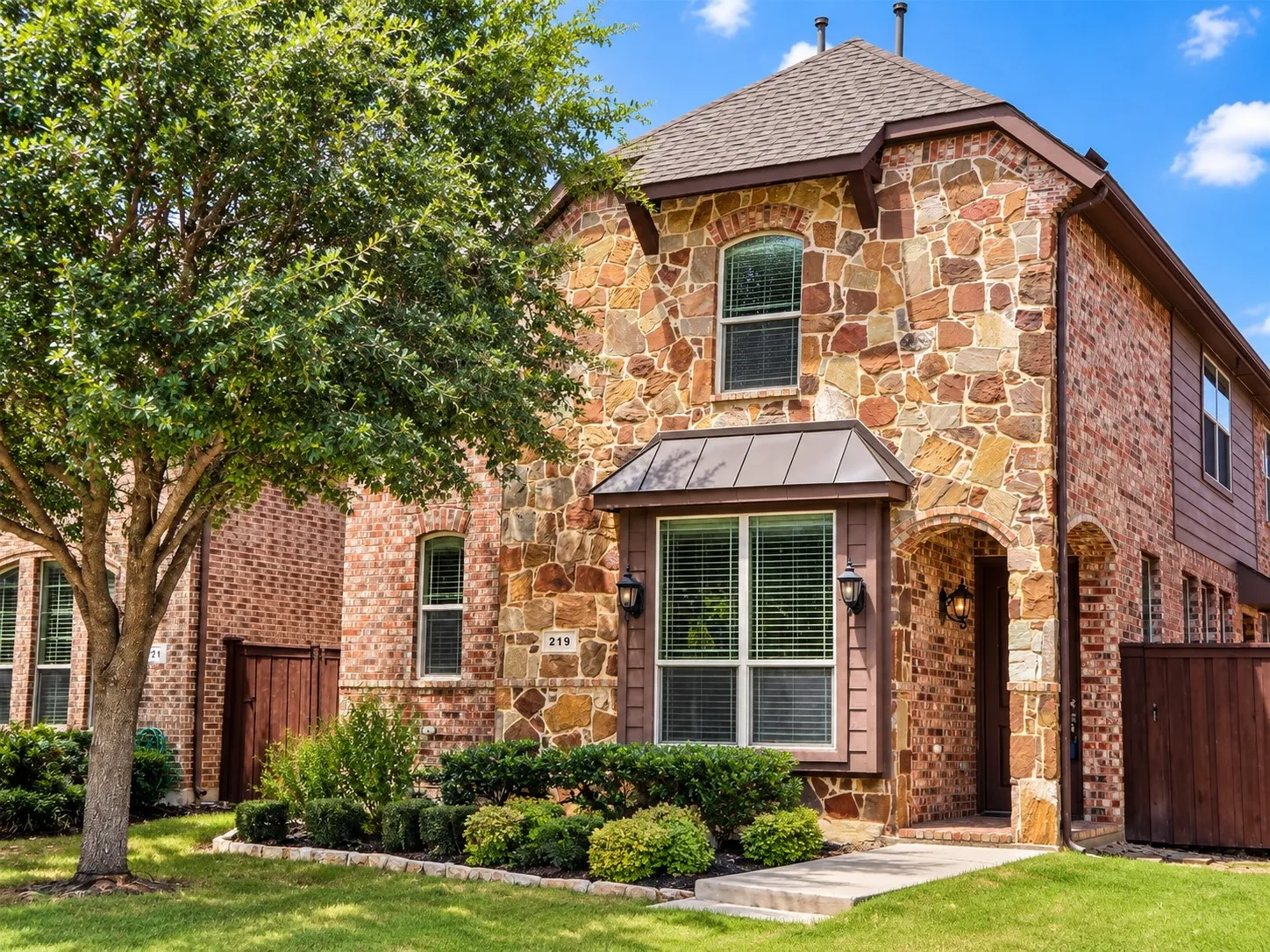 Single Family Residence For Rent in Denton County , 219 Carrington Lane, Lewisville, Texas 75067, 4 Bedroom, 4 Bathroom, 2 Garage spaces, 3,017 Sqft, built in 2013, mls#21402431, Real Estate Agent in Lewisville, Homes For Rent in Denton county, Homes For Rent in Lewisville, Realtor in Lewisville Texas, Real Estate Brokerage Independent Realty Texas, Luminita Cordes Realtor