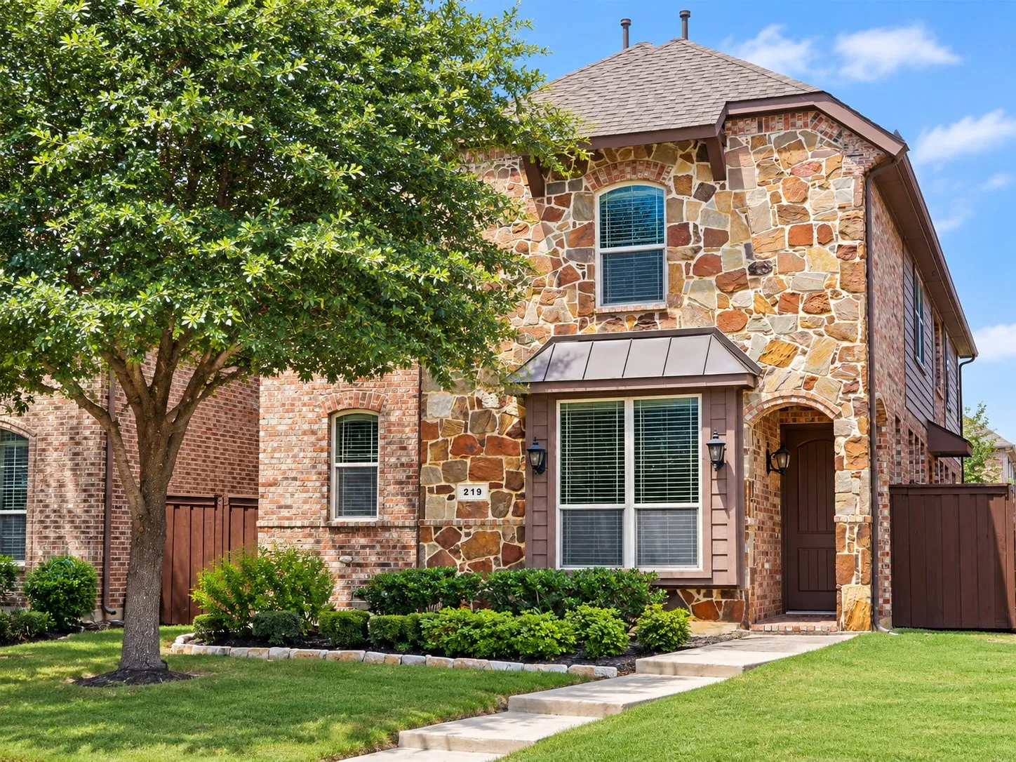 Single Family Residence For Rent in Denton County , 219 Carrington Lane, Lewisville, Texas 75067, 4 Bedroom, 4 Bathroom, 2 Garage spaces, 3,017 Sqft, built in 2013, mls#21402431, Real Estate Agent in Lewisville, Homes For Rent in Denton county, Homes For Rent in Lewisville, Realtor in Lewisville Texas, Real Estate Brokerage Independent Realty Texas, Luminita Cordes Realtor