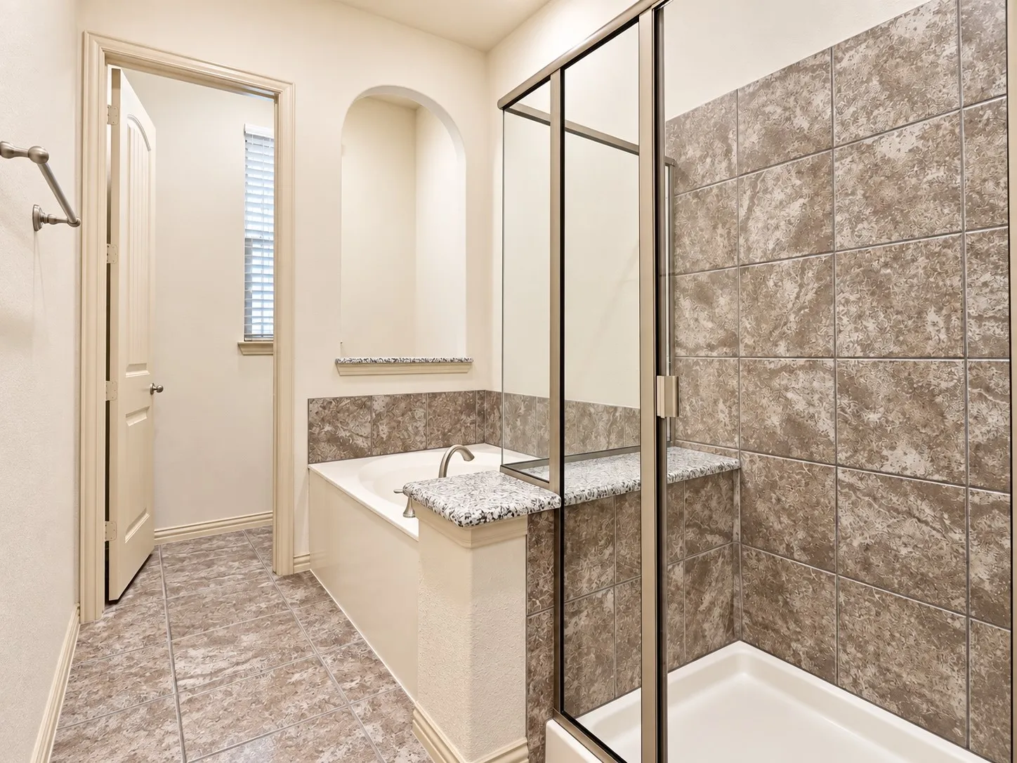 Single Family Residence For Rent in Denton County , 219 Carrington Lane, Lewisville, Texas 75067, 4 Bedroom, 4 Bathroom, 2 Garage spaces, 3,017 Sqft, built in 2013, mls#21402431, Real Estate Agent in Lewisville, Homes For Rent in Denton county, Homes For Rent in Lewisville, Realtor in Lewisville Texas, Real Estate Brokerage Independent Realty Texas, Luminita Cordes Realtor