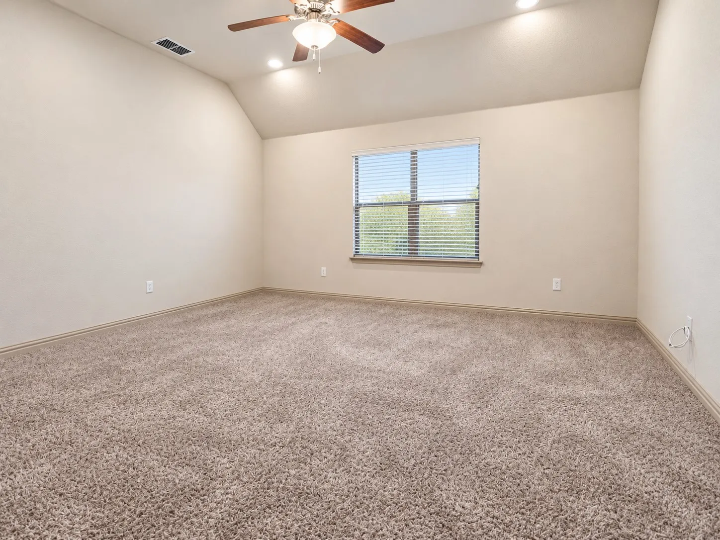 Single Family Residence For Rent in Denton County , 219 Carrington Lane, Lewisville, Texas 75067, 4 Bedroom, 4 Bathroom, 2 Garage spaces, 3,017 Sqft, built in 2013, mls#21402431, Real Estate Agent in Lewisville, Homes For Rent in Denton county, Homes For Rent in Lewisville, Realtor in Lewisville Texas, Real Estate Brokerage Independent Realty Texas, Luminita Cordes Realtor