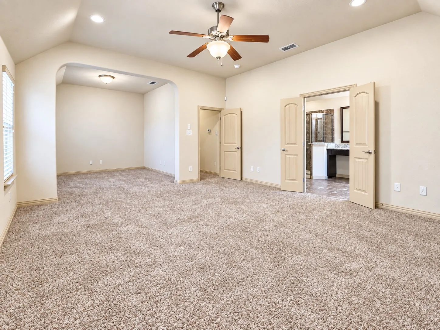 Single Family Residence For Rent in Denton County , 219 Carrington Lane, Lewisville, Texas 75067, 4 Bedroom, 4 Bathroom, 2 Garage spaces, 3,017 Sqft, built in 2013, mls#21402431, Real Estate Agent in Lewisville, Homes For Rent in Denton county, Homes For Rent in Lewisville, Realtor in Lewisville Texas, Real Estate Brokerage Independent Realty Texas, Luminita Cordes Realtor