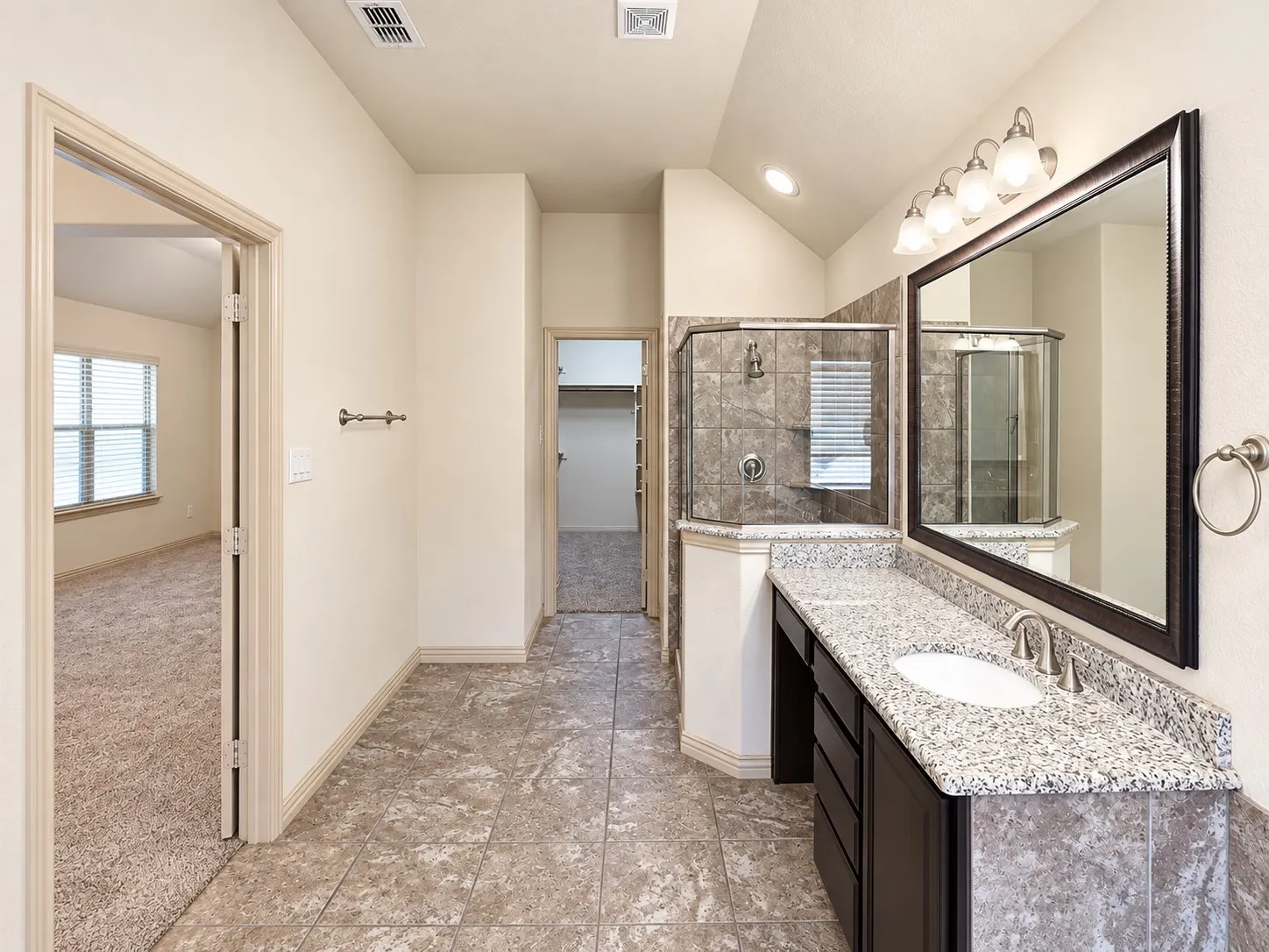 Single Family Residence For Rent in Denton County , 219 Carrington Lane, Lewisville, Texas 75067, 4 Bedroom, 4 Bathroom, 2 Garage spaces, 3,017 Sqft, built in 2013, mls#21402431, Real Estate Agent in Lewisville, Homes For Rent in Denton county, Homes For Rent in Lewisville, Realtor in Lewisville Texas, Real Estate Brokerage Independent Realty Texas, Luminita Cordes Realtor