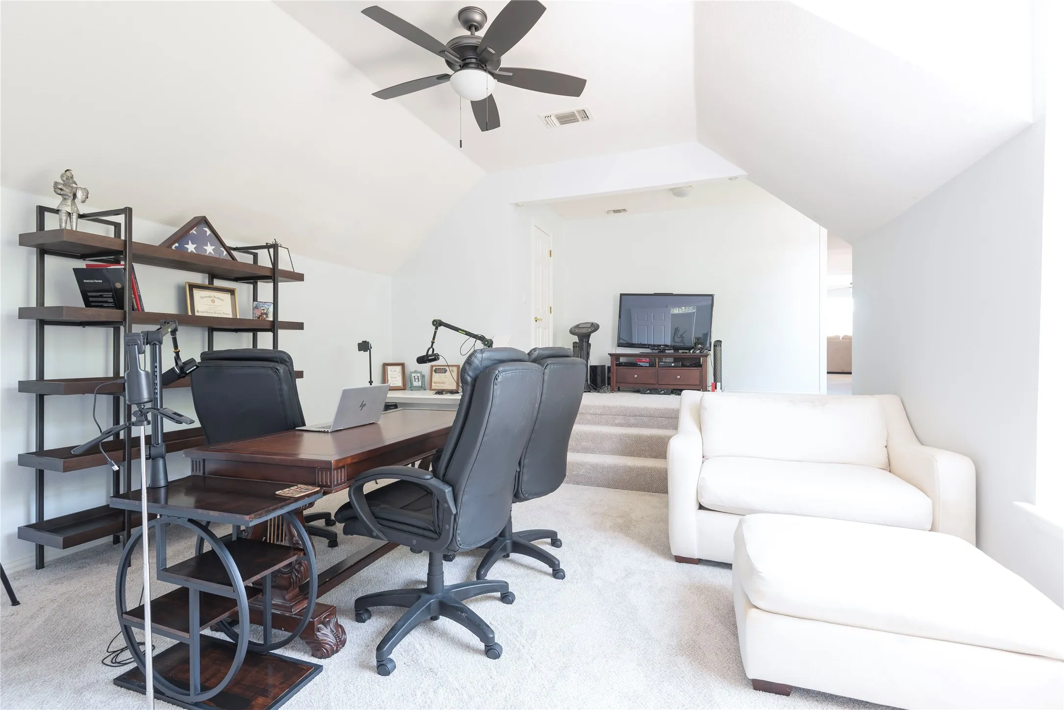 Single Family Residence For Rent in Collin County , 909 Hills Creek Drive, Mc Kinney, Texas 75072, 4 Bedroom, 4 Bathroom, 3 Garage spaces, 3,577 Sqft, built in 1993, mls#21403406, Real Estate Agent in Mc Kinney, Homes For Rent in Collin county, Homes For Rent in Mc Kinney, Realtor in Mc Kinney Texas, Real Estate Brokerage Independent Realty Texas, Luminita Cordes Realtor