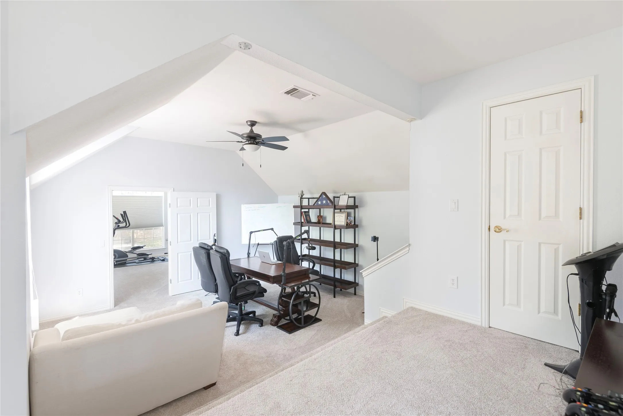 Single Family Residence For Rent in Collin County , 909 Hills Creek Drive, Mc Kinney, Texas 75072, 4 Bedroom, 4 Bathroom, 3 Garage spaces, 3,577 Sqft, built in 1993, mls#21403406, Real Estate Agent in Mc Kinney, Homes For Rent in Collin county, Homes For Rent in Mc Kinney, Realtor in Mc Kinney Texas, Real Estate Brokerage Independent Realty Texas, Luminita Cordes Realtor