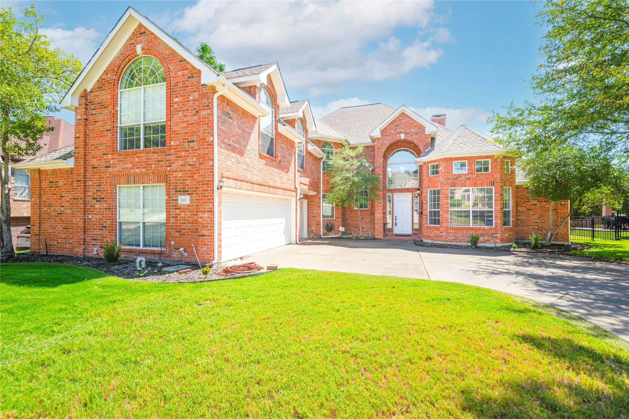 Single Family Residence For Rent in Collin County , 909 Hills Creek Drive, Mc Kinney, Texas 75072, 4 Bedroom, 4 Bathroom, 3 Garage spaces, 3,577 Sqft, built in 1993, mls#21403406, Real Estate Agent in Mc Kinney, Homes For Rent in Collin county, Homes For Rent in Mc Kinney, Realtor in Mc Kinney Texas, Real Estate Brokerage Independent Realty Texas, Luminita Cordes Realtor