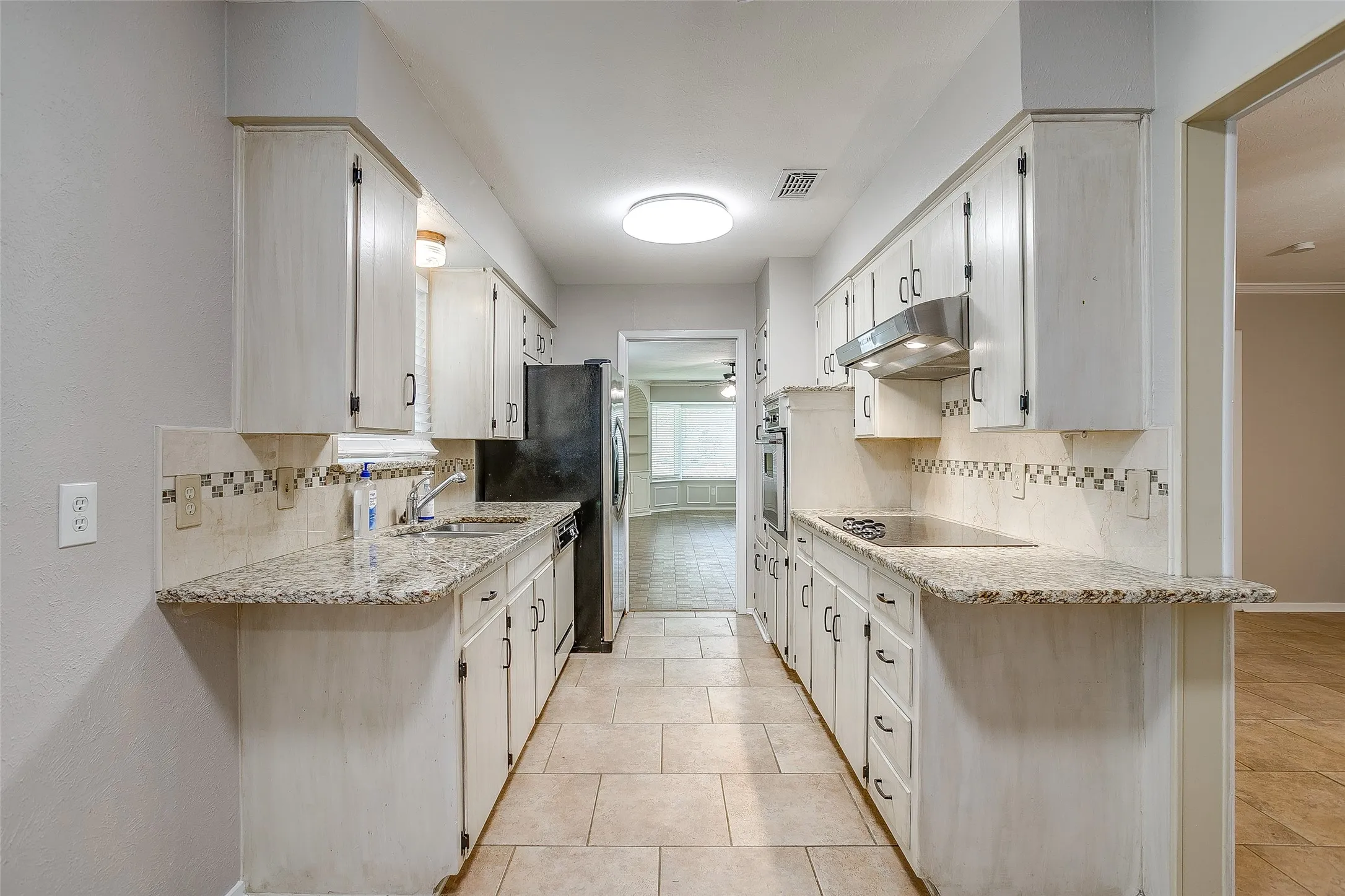 Single Family Residence For Rent in Tarrant County , 1706 Larkspur Drive, Arlington, Texas 76013, 3 Bedroom, 3 Bathroom, 2 Garage spaces, 2,536 Sqft, built in 1964, mls#21374244, Real Estate Agent in Arlington, Homes For Rent in Tarrant county, Homes For Rent in Arlington, Realtor in Arlington Texas, Real Estate Brokerage Independent Realty Texas, Luminita Cordes Realtor