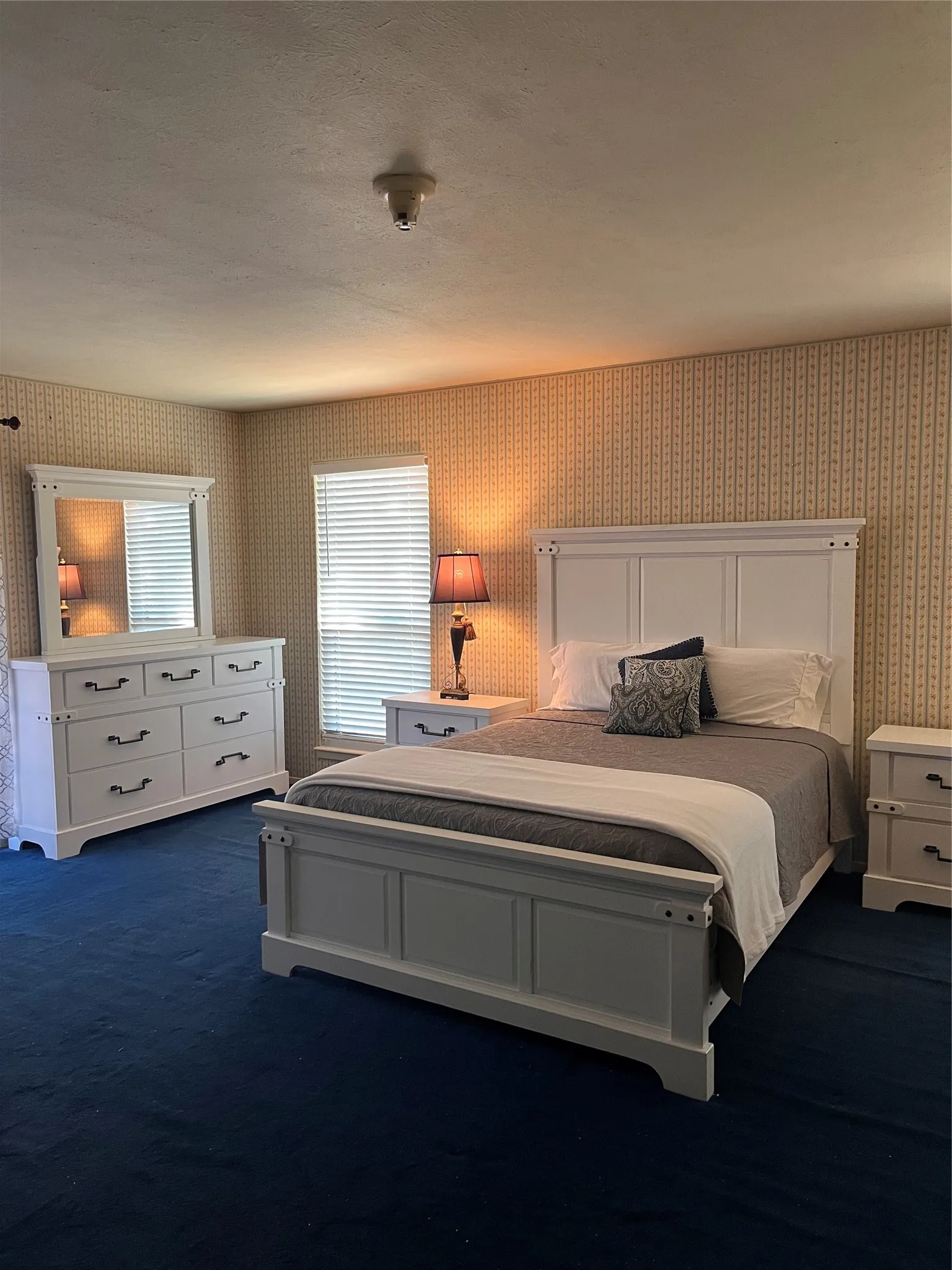 Single Family Residence For Rent in Tarrant County , 1706 Larkspur Drive, Arlington, Texas 76013, 3 Bedroom, 3 Bathroom, 2 Garage spaces, 2,536 Sqft, built in 1964, mls#21374244, Real Estate Agent in Arlington, Homes For Rent in Tarrant county, Homes For Rent in Arlington, Realtor in Arlington Texas, Real Estate Brokerage Independent Realty Texas, Luminita Cordes Realtor