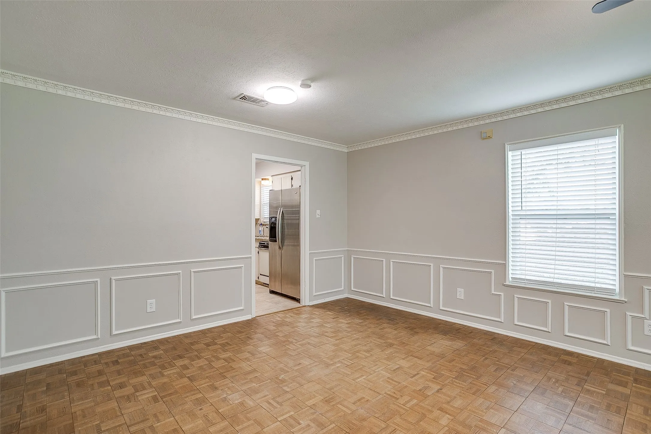 Single Family Residence For Rent in Tarrant County , 1706 Larkspur Drive, Arlington, Texas 76013, 3 Bedroom, 3 Bathroom, 2 Garage spaces, 2,536 Sqft, built in 1964, mls#21374244, Real Estate Agent in Arlington, Homes For Rent in Tarrant county, Homes For Rent in Arlington, Realtor in Arlington Texas, Real Estate Brokerage Independent Realty Texas, Luminita Cordes Realtor