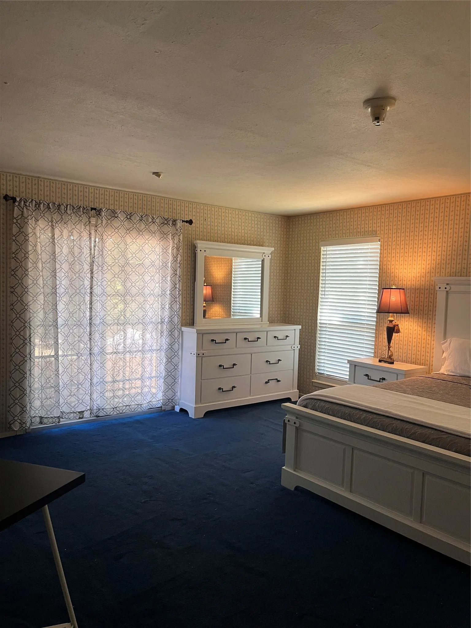 Single Family Residence For Rent in Tarrant County , 1706 Larkspur Drive, Arlington, Texas 76013, 3 Bedroom, 3 Bathroom, 2 Garage spaces, 2,536 Sqft, built in 1964, mls#21374244, Real Estate Agent in Arlington, Homes For Rent in Tarrant county, Homes For Rent in Arlington, Realtor in Arlington Texas, Real Estate Brokerage Independent Realty Texas, Luminita Cordes Realtor