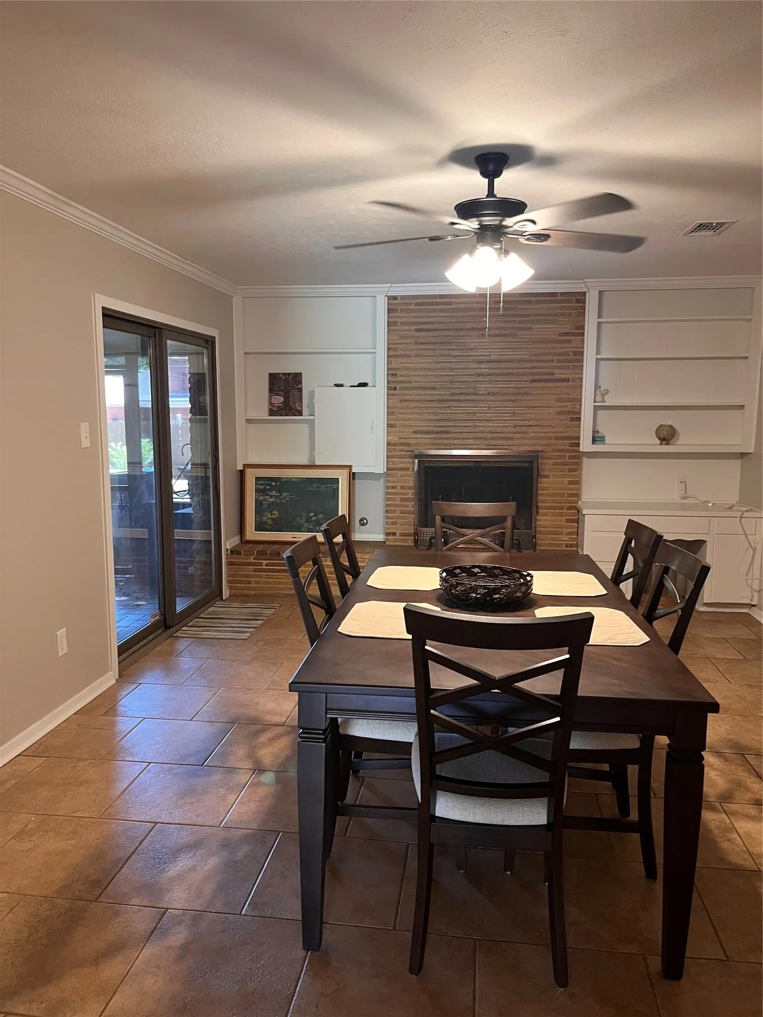 Single Family Residence For Rent in Tarrant County , 1706 Larkspur Drive, Arlington, Texas 76013, 3 Bedroom, 3 Bathroom, 2 Garage spaces, 2,536 Sqft, built in 1964, mls#21374244, Real Estate Agent in Arlington, Homes For Rent in Tarrant county, Homes For Rent in Arlington, Realtor in Arlington Texas, Real Estate Brokerage Independent Realty Texas, Luminita Cordes Realtor
