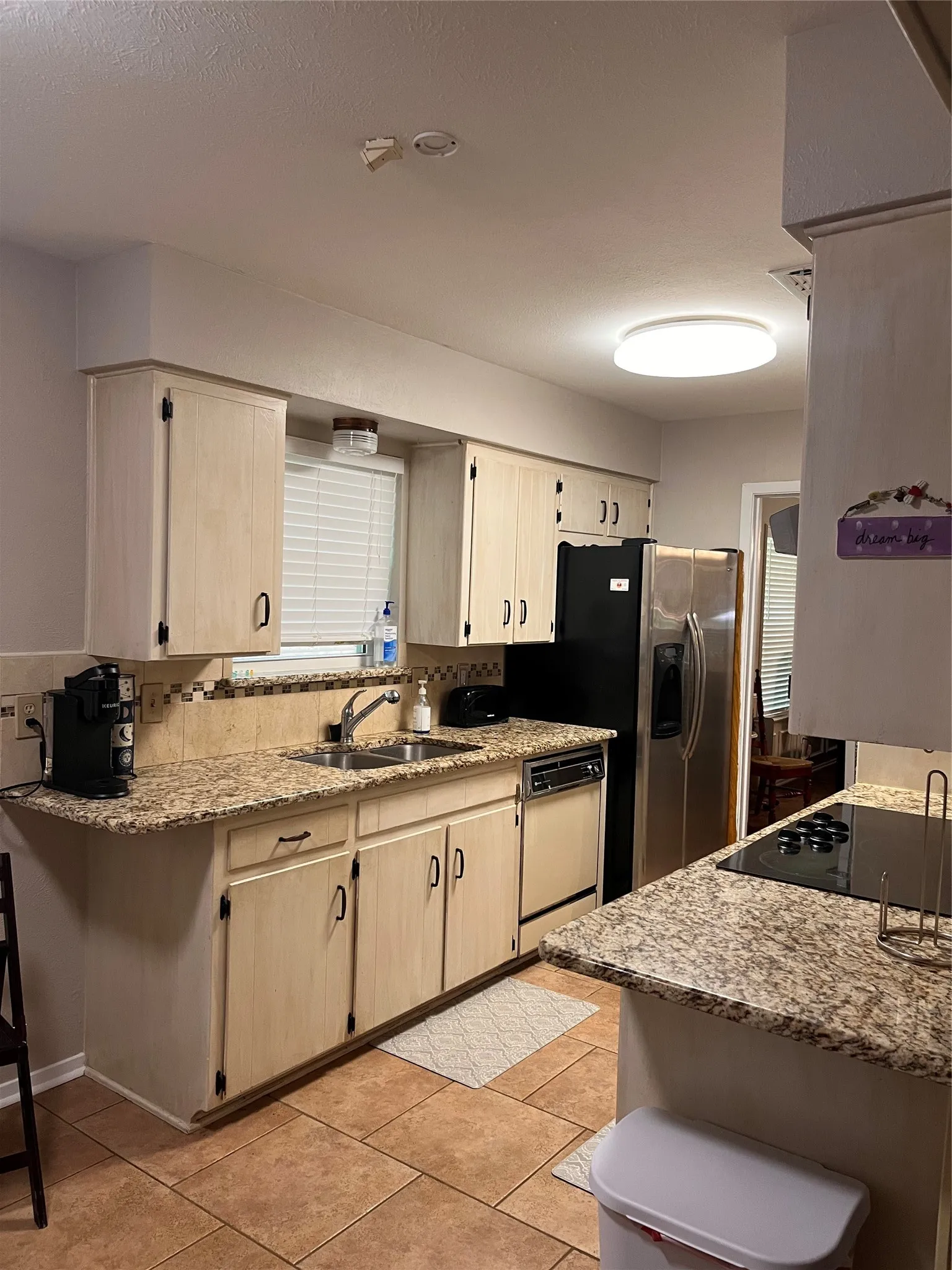 Single Family Residence For Rent in Tarrant County , 1706 Larkspur Drive, Arlington, Texas 76013, 3 Bedroom, 3 Bathroom, 2 Garage spaces, 2,536 Sqft, built in 1964, mls#21374244, Real Estate Agent in Arlington, Homes For Rent in Tarrant county, Homes For Rent in Arlington, Realtor in Arlington Texas, Real Estate Brokerage Independent Realty Texas, Luminita Cordes Realtor