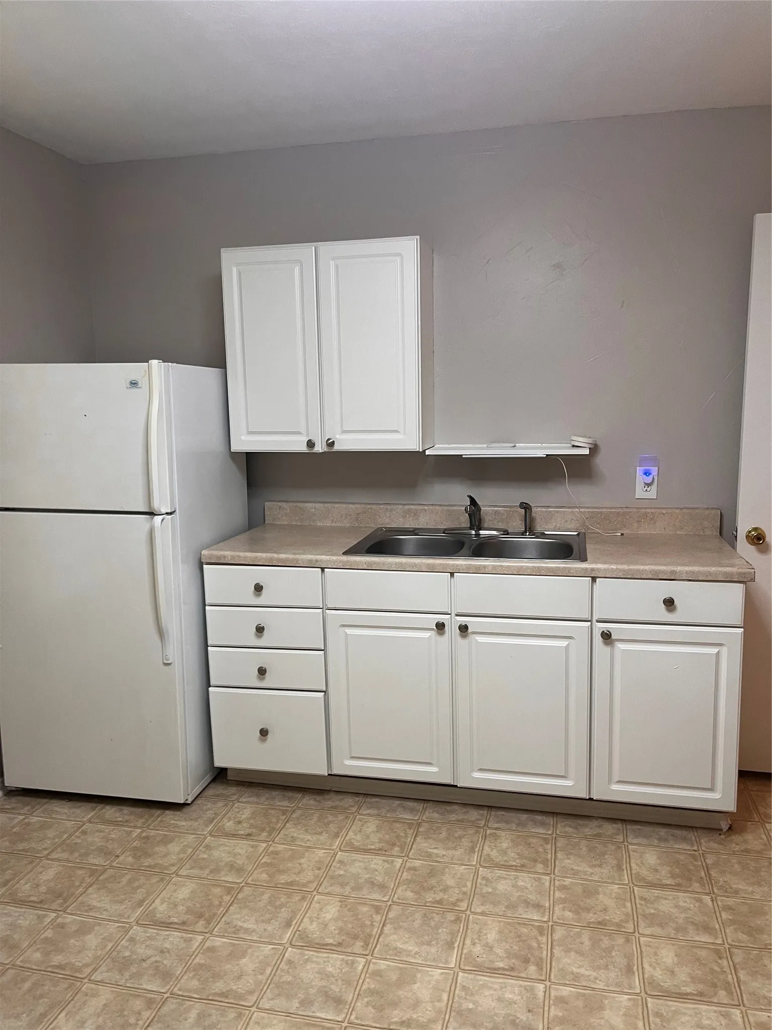 Single Family Residence For Rent in Tarrant County , 1706 Larkspur Drive, Arlington, Texas 76013, 3 Bedroom, 3 Bathroom, 2 Garage spaces, 2,536 Sqft, built in 1964, mls#21374244, Real Estate Agent in Arlington, Homes For Rent in Tarrant county, Homes For Rent in Arlington, Realtor in Arlington Texas, Real Estate Brokerage Independent Realty Texas, Luminita Cordes Realtor