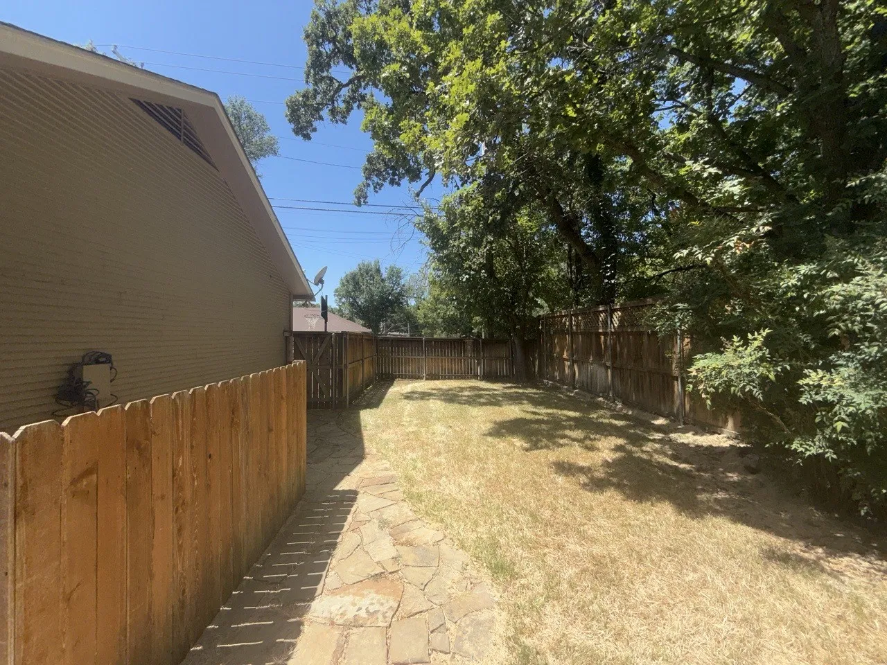 Single Family Residence For Sale in Navarro County , 1820 Maplewood Avenue, Corsicana, Texas 75110, 3 Bedroom, 4 Bathroom, 2 Garage spaces, 2,272 Sqft, built in 1950, mls#21398874, Real Estate Agent in Corsicana, Homes For Sale in Navarro county, Homes For Sale in Corsicana, Realtor in Corsicana Texas, Real Estate Brokerage Independent Realty Texas, Luminita Cordes Realtor