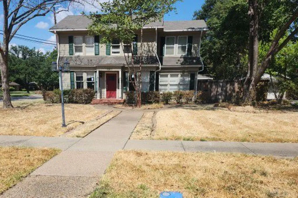 Single Family Residence For Sale in Navarro County , 1820 Maplewood Avenue, Corsicana, Texas 75110, 3 Bedroom, 4 Bathroom, 2 Garage spaces, 2,272 Sqft, built in 1950, mls#21398874, Real Estate Agent in Corsicana, Homes For Sale in Navarro county, Homes For Sale in Corsicana, Realtor in Corsicana Texas, Real Estate Brokerage Independent Realty Texas, Luminita Cordes Realtor