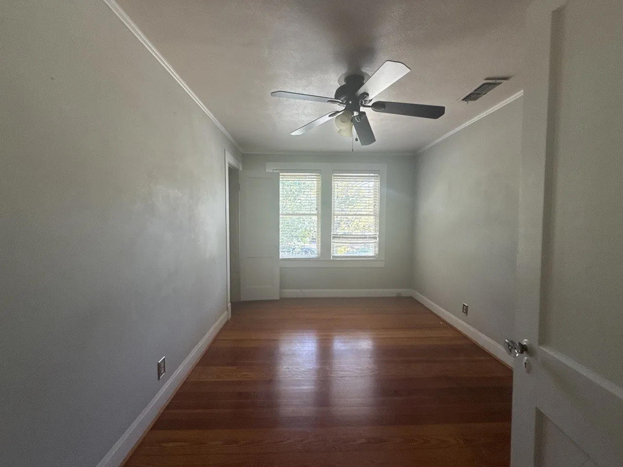 Single Family Residence For Sale in Navarro County , 1820 Maplewood Avenue, Corsicana, Texas 75110, 3 Bedroom, 4 Bathroom, 2 Garage spaces, 2,272 Sqft, built in 1950, mls#21398874, Real Estate Agent in Corsicana, Homes For Sale in Navarro county, Homes For Sale in Corsicana, Realtor in Corsicana Texas, Real Estate Brokerage Independent Realty Texas, Luminita Cordes Realtor