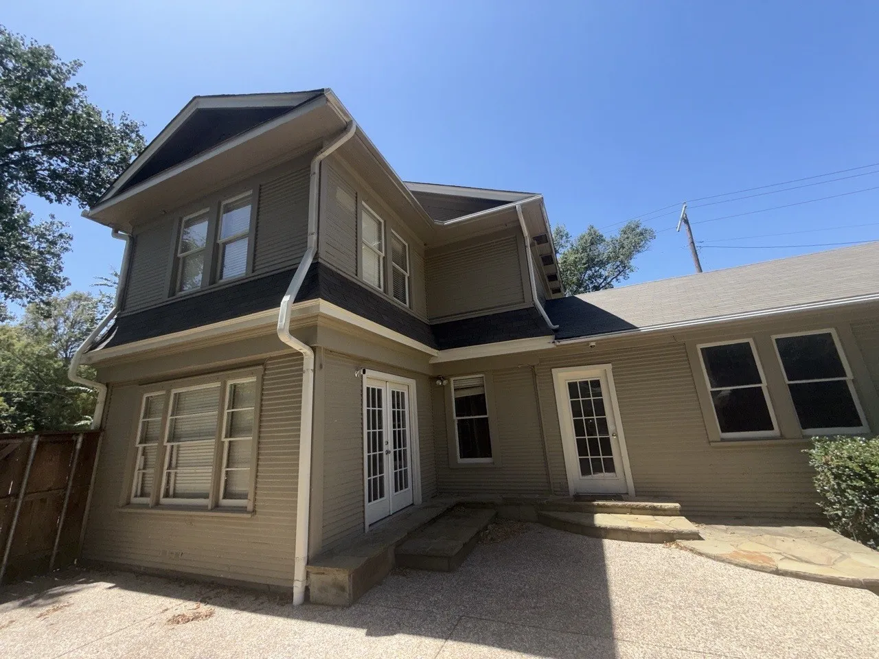 Single Family Residence For Sale in Navarro County , 1820 Maplewood Avenue, Corsicana, Texas 75110, 3 Bedroom, 4 Bathroom, 2 Garage spaces, 2,272 Sqft, built in 1950, mls#21398874, Real Estate Agent in Corsicana, Homes For Sale in Navarro county, Homes For Sale in Corsicana, Realtor in Corsicana Texas, Real Estate Brokerage Independent Realty Texas, Luminita Cordes Realtor