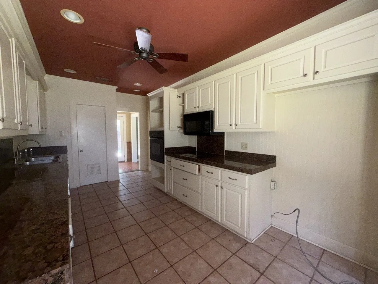 Single Family Residence For Sale in Navarro County , 1820 Maplewood Avenue, Corsicana, Texas 75110, 3 Bedroom, 4 Bathroom, 2 Garage spaces, 2,272 Sqft, built in 1950, mls#21398874, Real Estate Agent in Corsicana, Homes For Sale in Navarro county, Homes For Sale in Corsicana, Realtor in Corsicana Texas, Real Estate Brokerage Independent Realty Texas, Luminita Cordes Realtor