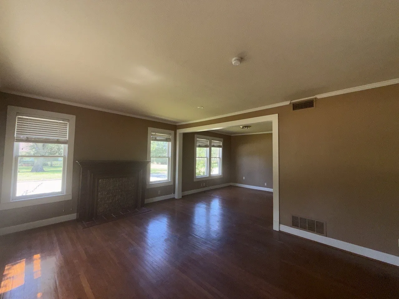 Single Family Residence For Sale in Navarro County , 1820 Maplewood Avenue, Corsicana, Texas 75110, 3 Bedroom, 4 Bathroom, 2 Garage spaces, 2,272 Sqft, built in 1950, mls#21398874, Real Estate Agent in Corsicana, Homes For Sale in Navarro county, Homes For Sale in Corsicana, Realtor in Corsicana Texas, Real Estate Brokerage Independent Realty Texas, Luminita Cordes Realtor