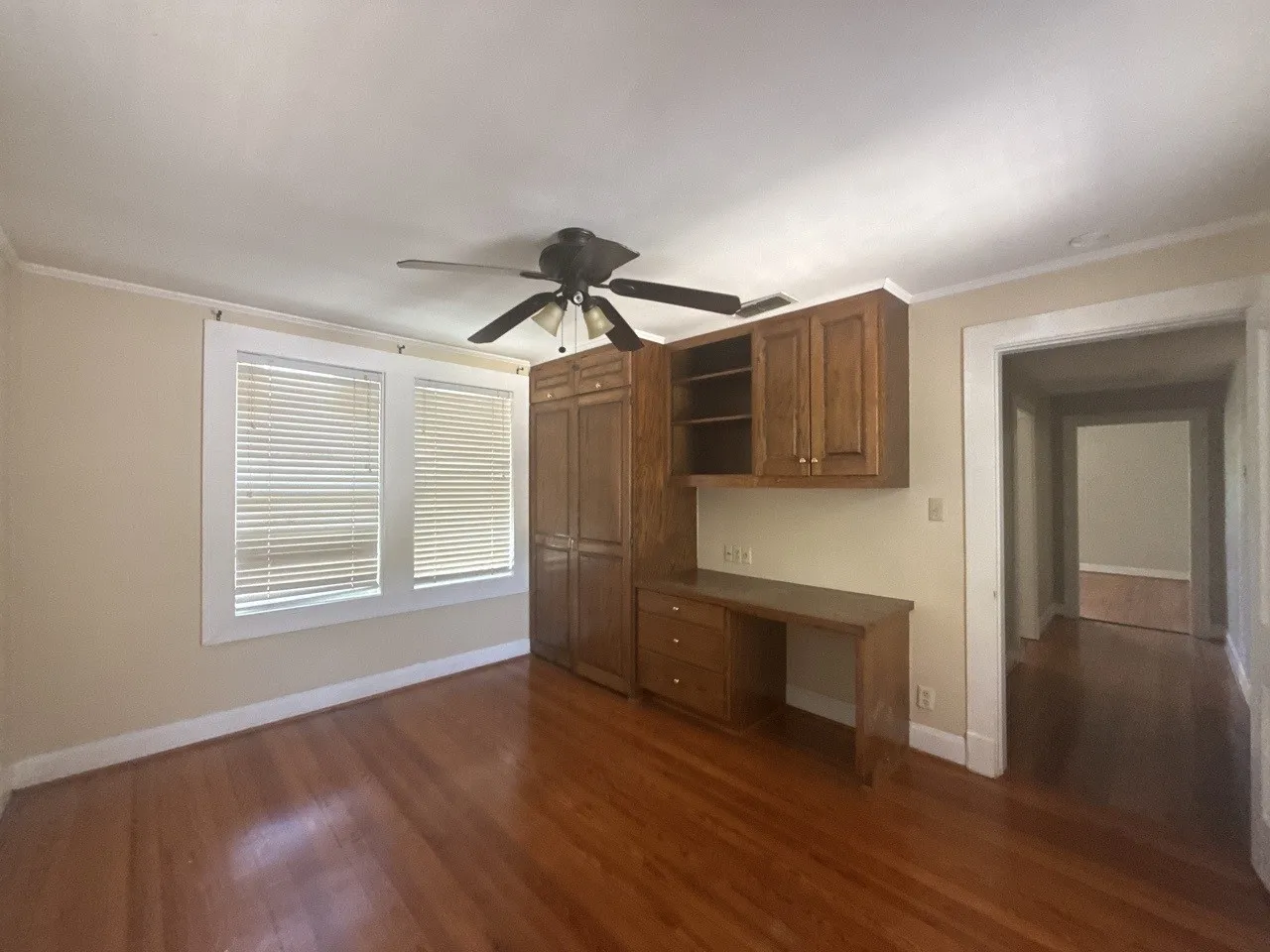 Single Family Residence For Sale in Navarro County , 1820 Maplewood Avenue, Corsicana, Texas 75110, 3 Bedroom, 4 Bathroom, 2 Garage spaces, 2,272 Sqft, built in 1950, mls#21398874, Real Estate Agent in Corsicana, Homes For Sale in Navarro county, Homes For Sale in Corsicana, Realtor in Corsicana Texas, Real Estate Brokerage Independent Realty Texas, Luminita Cordes Realtor