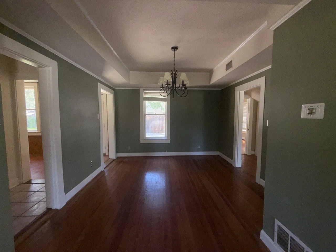 Single Family Residence For Sale in Navarro County , 1820 Maplewood Avenue, Corsicana, Texas 75110, 3 Bedroom, 4 Bathroom, 2 Garage spaces, 2,272 Sqft, built in 1950, mls#21398874, Real Estate Agent in Corsicana, Homes For Sale in Navarro county, Homes For Sale in Corsicana, Realtor in Corsicana Texas, Real Estate Brokerage Independent Realty Texas, Luminita Cordes Realtor
