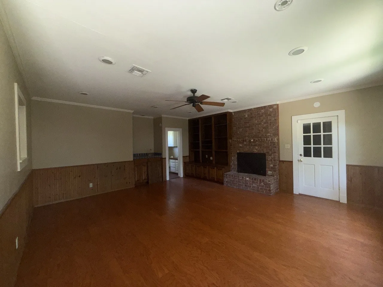 Single Family Residence For Sale in Navarro County , 1820 Maplewood Avenue, Corsicana, Texas 75110, 3 Bedroom, 4 Bathroom, 2 Garage spaces, 2,272 Sqft, built in 1950, mls#21398874, Real Estate Agent in Corsicana, Homes For Sale in Navarro county, Homes For Sale in Corsicana, Realtor in Corsicana Texas, Real Estate Brokerage Independent Realty Texas, Luminita Cordes Realtor