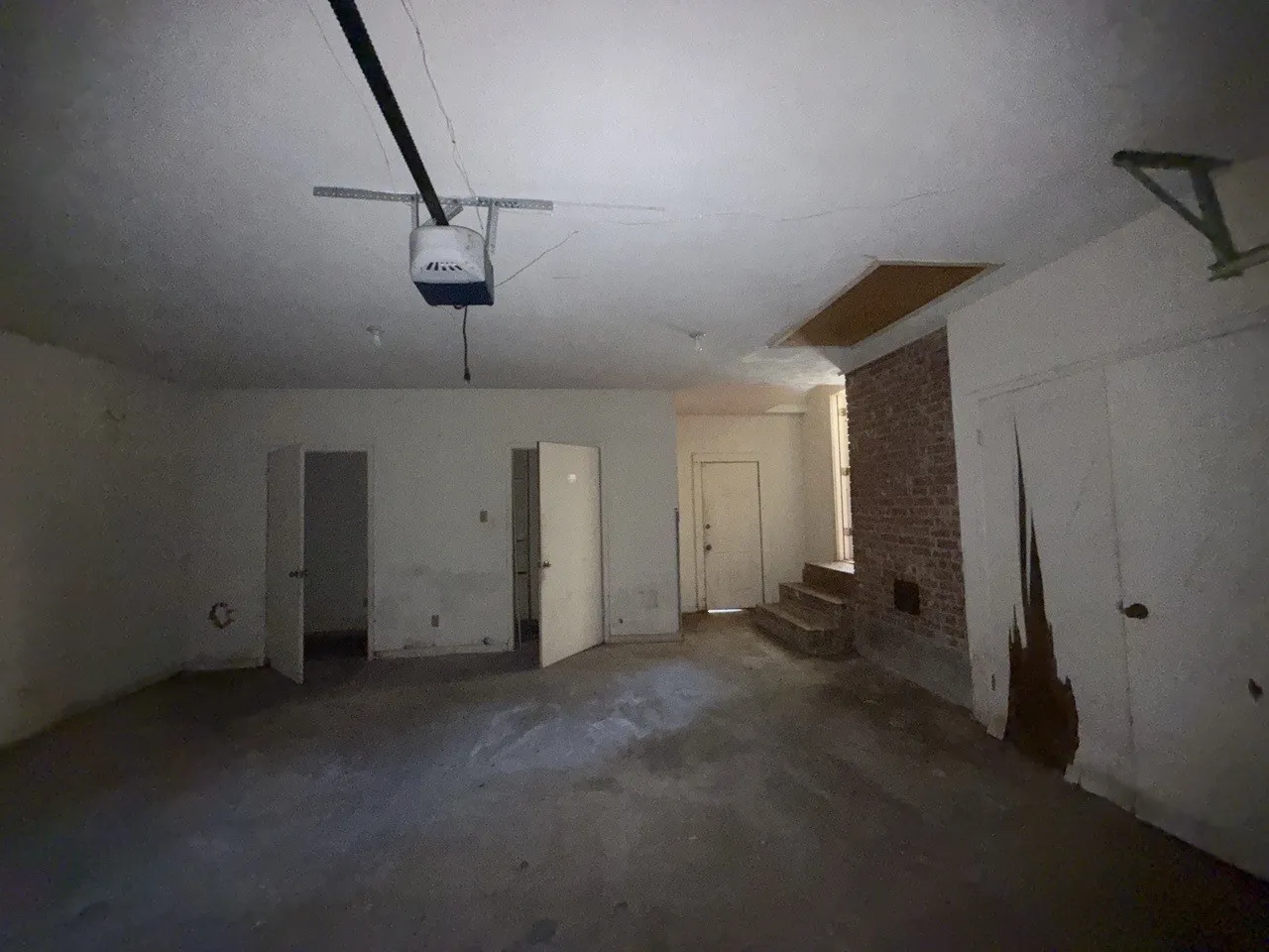 Single Family Residence For Sale in Navarro County , 1820 Maplewood Avenue, Corsicana, Texas 75110, 3 Bedroom, 4 Bathroom, 2 Garage spaces, 2,272 Sqft, built in 1950, mls#21398874, Real Estate Agent in Corsicana, Homes For Sale in Navarro county, Homes For Sale in Corsicana, Realtor in Corsicana Texas, Real Estate Brokerage Independent Realty Texas, Luminita Cordes Realtor