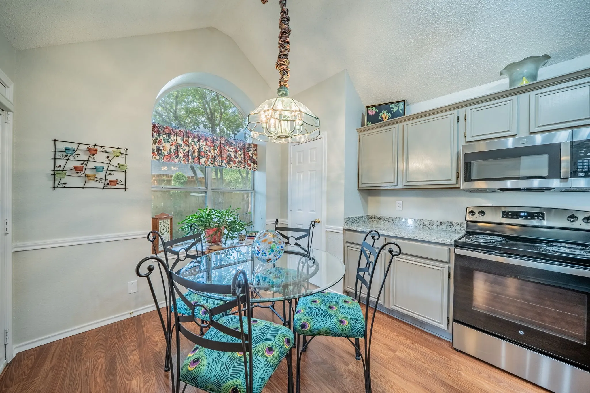 Vaulted ceiling, arched window, window seat