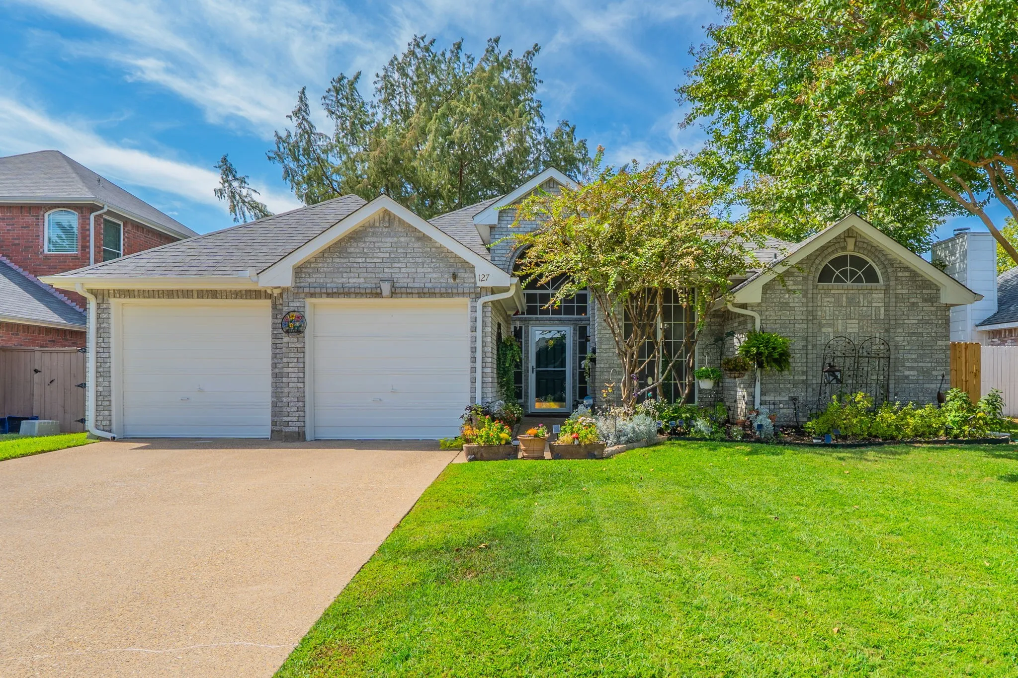 Single Family Residence For Sale in Rockwall County , 127 Woodcreek Drive, Rockwall, Texas 75032, 4 Bedroom, 2 Bathroom, 2 Garage spaces, 1,820 Sqft, built in 1993, mls#21403398, Real Estate Agent in Rockwall, Homes For Sale in Rockwall county, Homes For Sale in Rockwall, Realtor in Rockwall Texas, Real Estate Brokerage Independent Realty Texas, Luminita Cordes Realtor