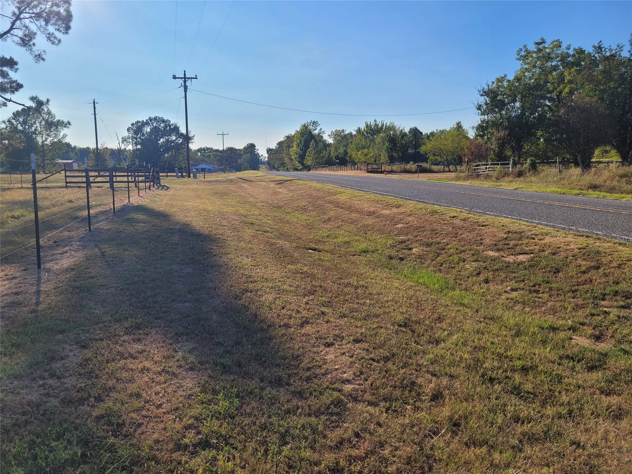 FM 195 looking north at driveway