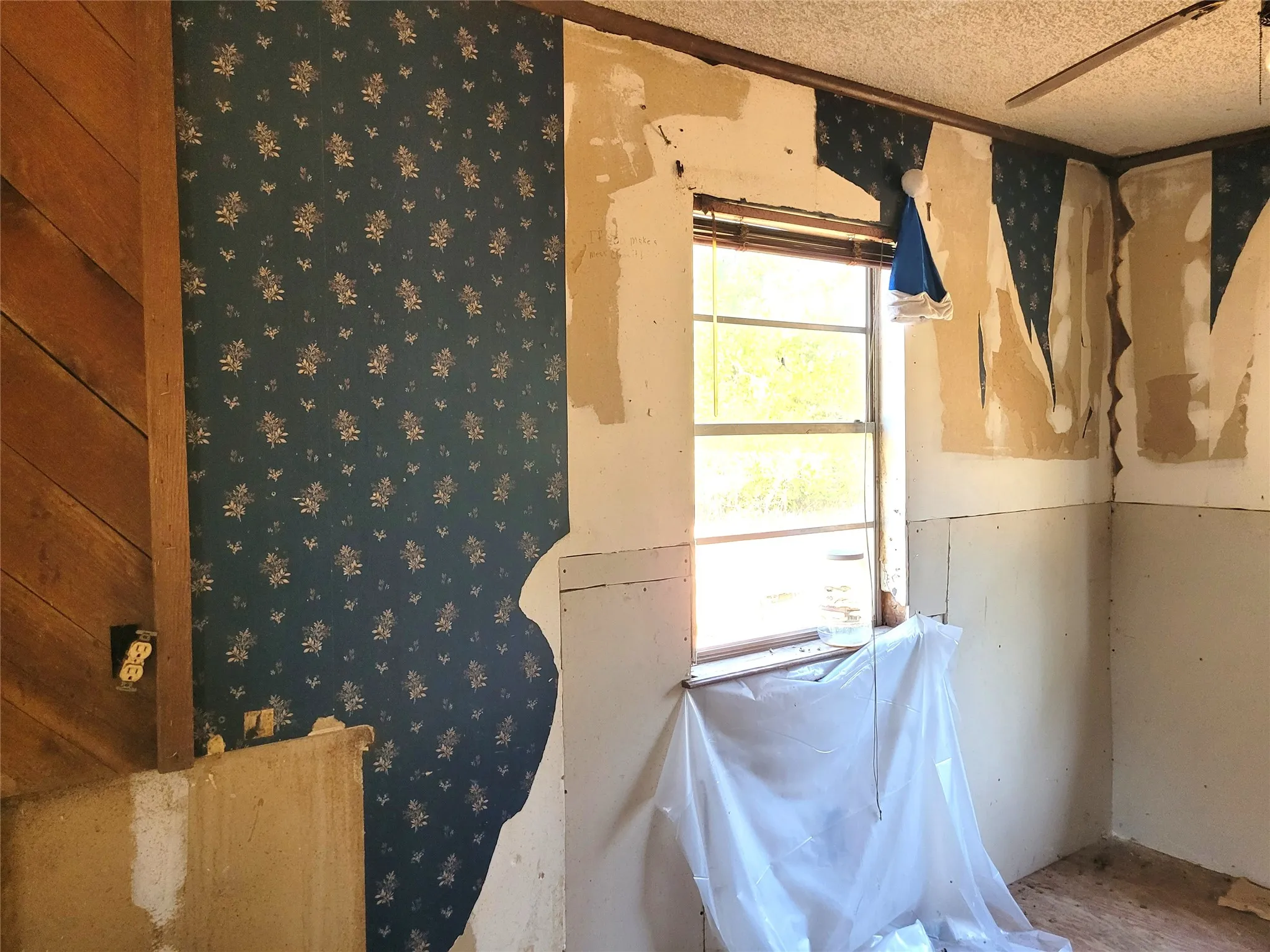 Single Family Residence For Sale in Red River (TX) County , 17109 FM 195, Detroit, Texas 75436, 3 Bedroom, 2 Bathroom, Garage spaces, 1,120 Sqft, built in 1968, mls#21403413, Real Estate Agent in Detroit, Homes For Sale in Red River (TX) county, Homes For Sale in Detroit, Realtor in Detroit Texas, Real Estate Brokerage Independent Realty Texas, Luminita Cordes Realtor