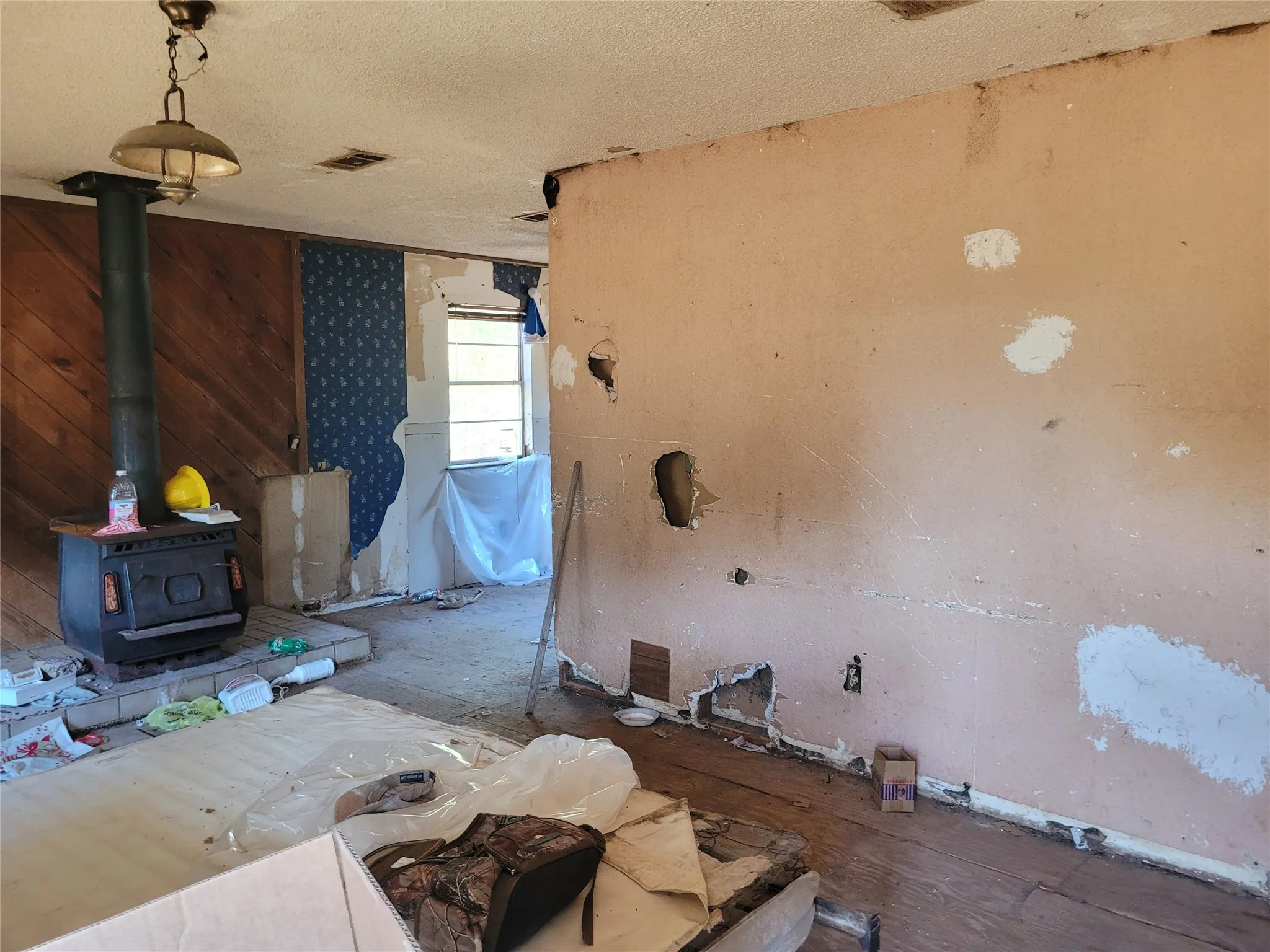 Single Family Residence For Sale in Red River (TX) County , 17109 FM 195, Detroit, Texas 75436, 3 Bedroom, 2 Bathroom, Garage spaces, 1,120 Sqft, built in 1968, mls#21403413, Real Estate Agent in Detroit, Homes For Sale in Red River (TX) county, Homes For Sale in Detroit, Realtor in Detroit Texas, Real Estate Brokerage Independent Realty Texas, Luminita Cordes Realtor