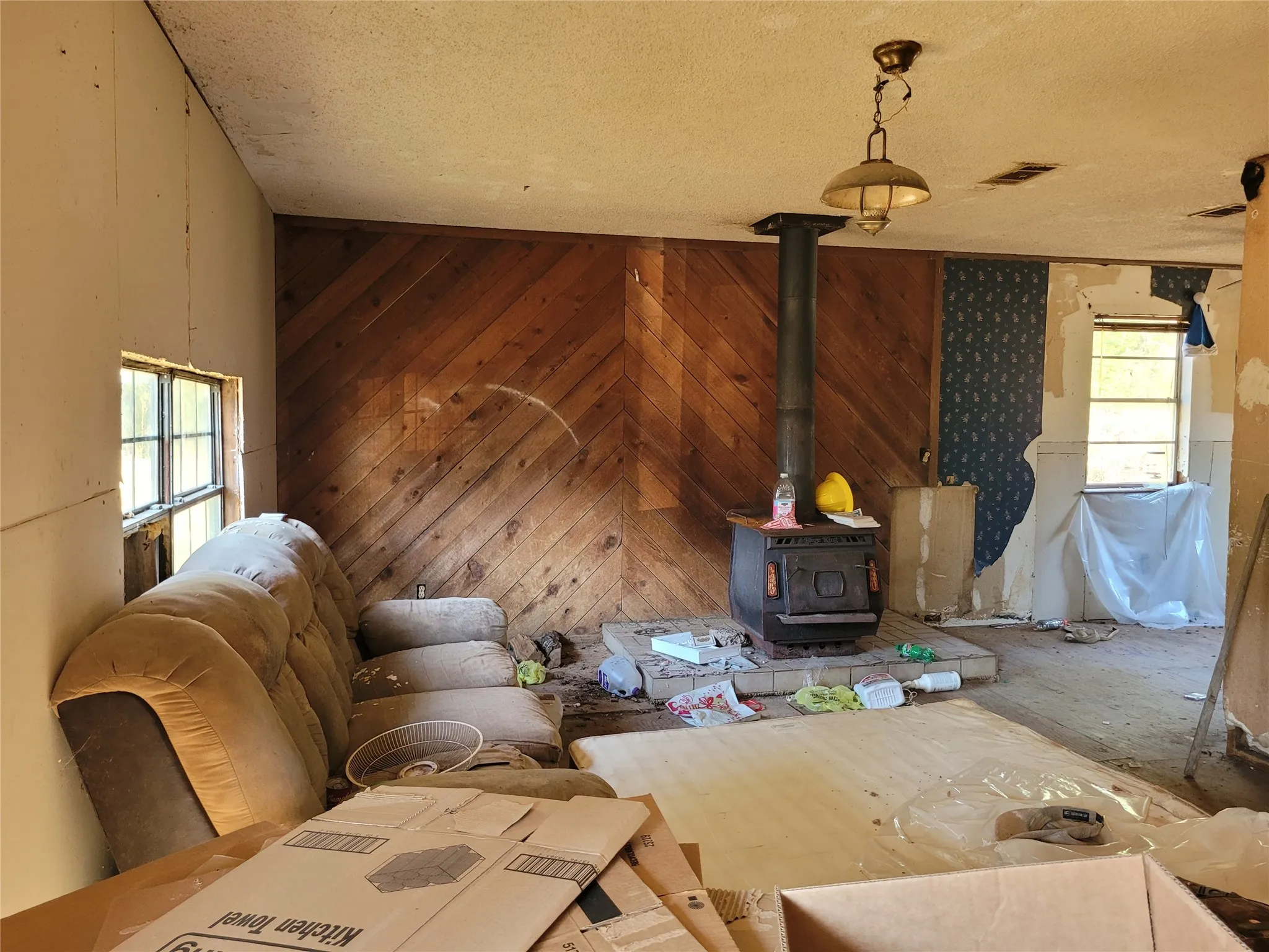 Single Family Residence For Sale in Red River (TX) County , 17109 FM 195, Detroit, Texas 75436, 3 Bedroom, 2 Bathroom, Garage spaces, 1,120 Sqft, built in 1968, mls#21403413, Real Estate Agent in Detroit, Homes For Sale in Red River (TX) county, Homes For Sale in Detroit, Realtor in Detroit Texas, Real Estate Brokerage Independent Realty Texas, Luminita Cordes Realtor