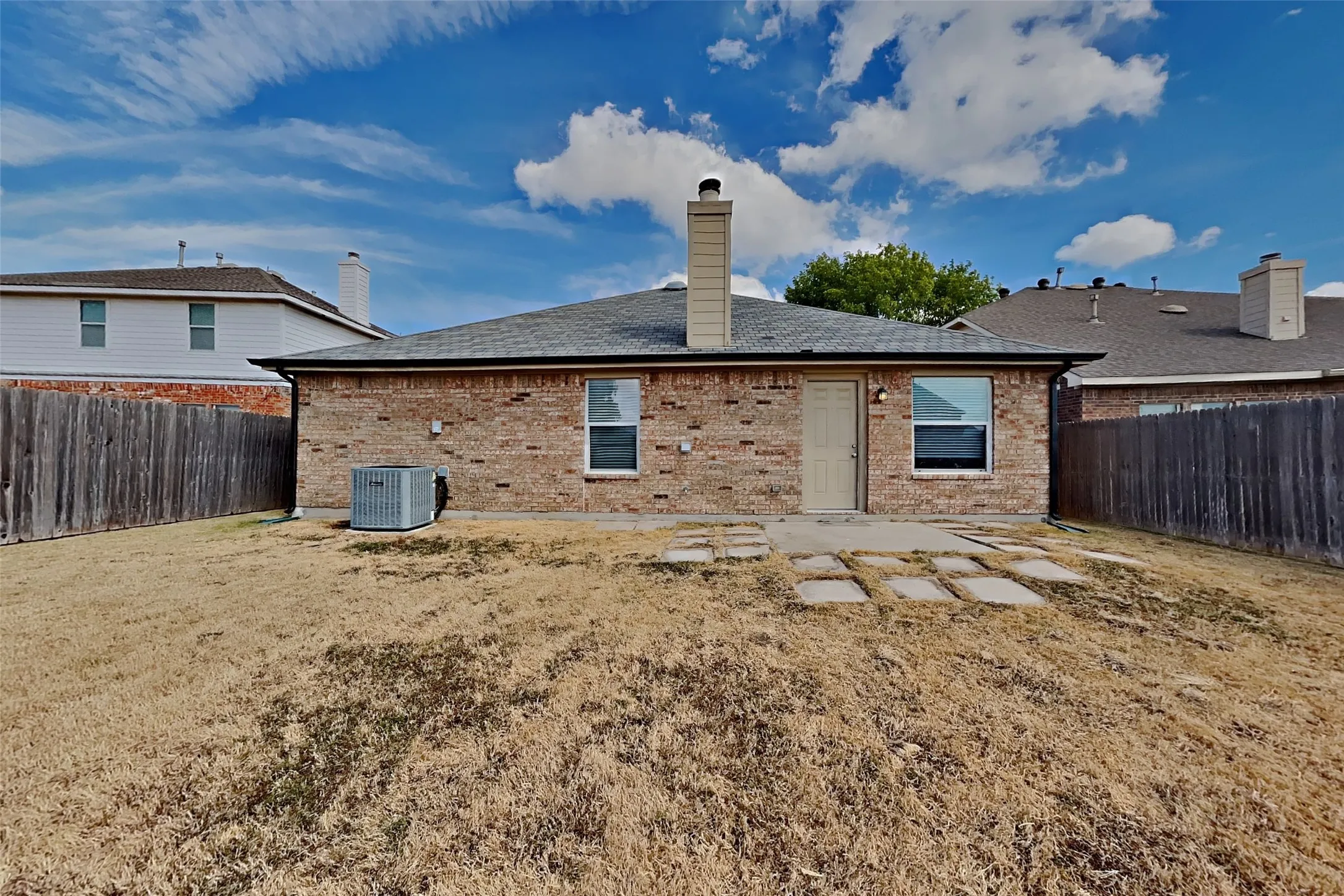 Single Family Residence For Rent in Tarrant County , 3916 Shiver Road, Fort Worth, Texas 76244, 3 Bedroom, 2 Bathroom, 2 Garage spaces, 1,955 Sqft, built in 2003, mls#21403431, Real Estate Agent in Fort Worth, Homes For Rent in Tarrant county, Homes For Rent in Fort Worth, Realtor in Fort Worth Texas, Real Estate Brokerage Independent Realty Texas, Luminita Cordes Realtor