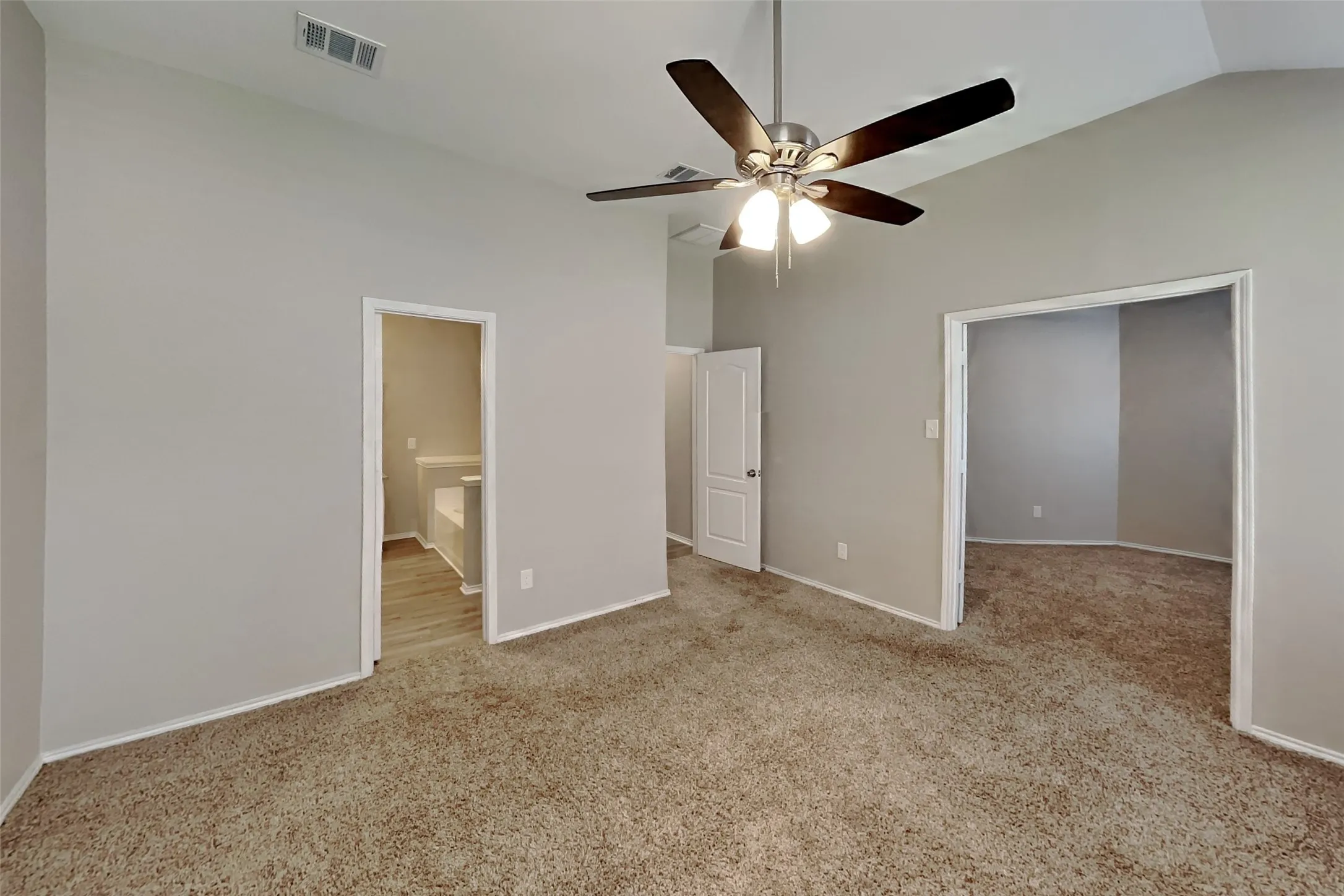 Single Family Residence For Rent in Tarrant County , 3916 Shiver Road, Fort Worth, Texas 76244, 3 Bedroom, 2 Bathroom, 2 Garage spaces, 1,955 Sqft, built in 2003, mls#21403431, Real Estate Agent in Fort Worth, Homes For Rent in Tarrant county, Homes For Rent in Fort Worth, Realtor in Fort Worth Texas, Real Estate Brokerage Independent Realty Texas, Luminita Cordes Realtor