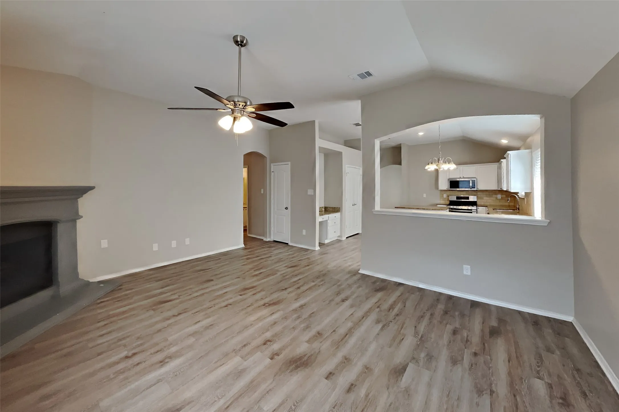Single Family Residence For Rent in Tarrant County , 3916 Shiver Road, Fort Worth, Texas 76244, 3 Bedroom, 2 Bathroom, 2 Garage spaces, 1,955 Sqft, built in 2003, mls#21403431, Real Estate Agent in Fort Worth, Homes For Rent in Tarrant county, Homes For Rent in Fort Worth, Realtor in Fort Worth Texas, Real Estate Brokerage Independent Realty Texas, Luminita Cordes Realtor