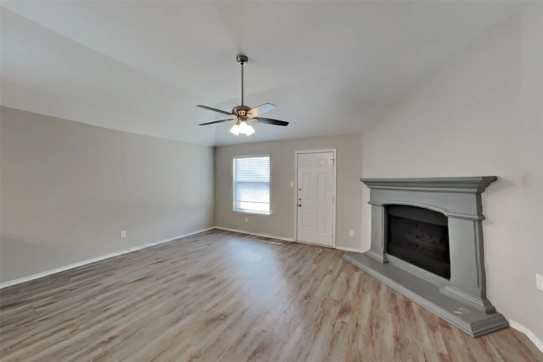 Single Family Residence For Rent in Tarrant County , 3916 Shiver Road, Fort Worth, Texas 76244, 3 Bedroom, 2 Bathroom, 2 Garage spaces, 1,955 Sqft, built in 2003, mls#21403431, Real Estate Agent in Fort Worth, Homes For Rent in Tarrant county, Homes For Rent in Fort Worth, Realtor in Fort Worth Texas, Real Estate Brokerage Independent Realty Texas, Luminita Cordes Realtor