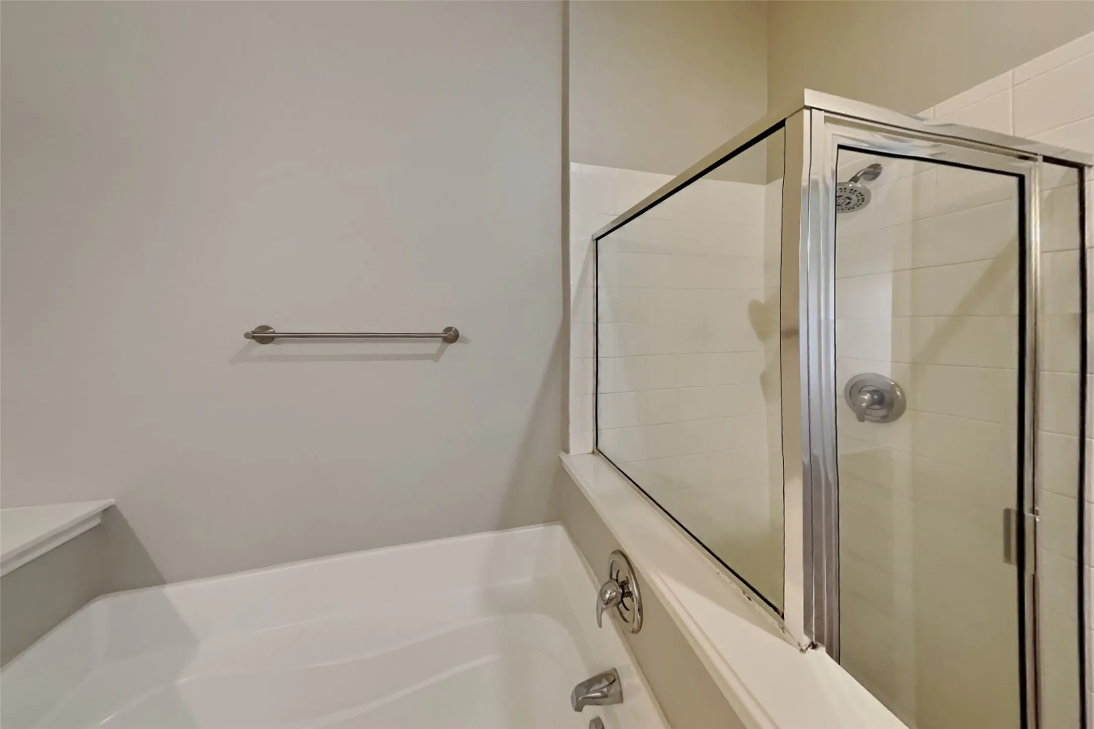 Single Family Residence For Rent in Tarrant County , 3916 Shiver Road, Fort Worth, Texas 76244, 3 Bedroom, 2 Bathroom, 2 Garage spaces, 1,955 Sqft, built in 2003, mls#21403431, Real Estate Agent in Fort Worth, Homes For Rent in Tarrant county, Homes For Rent in Fort Worth, Realtor in Fort Worth Texas, Real Estate Brokerage Independent Realty Texas, Luminita Cordes Realtor