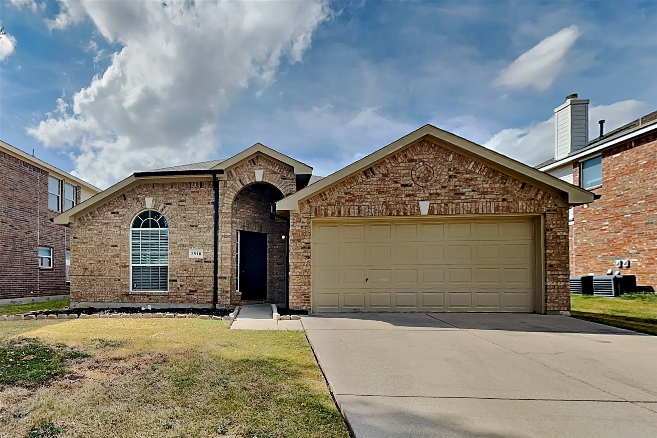 Single Family Residence For Rent in Tarrant County , 3916 Shiver Road, Fort Worth, Texas 76244, 3 Bedroom, 2 Bathroom, 2 Garage spaces, 1,955 Sqft, built in 2003, mls#21403431, Real Estate Agent in Fort Worth, Homes For Rent in Tarrant county, Homes For Rent in Fort Worth, Realtor in Fort Worth Texas, Real Estate Brokerage Independent Realty Texas, Luminita Cordes Realtor