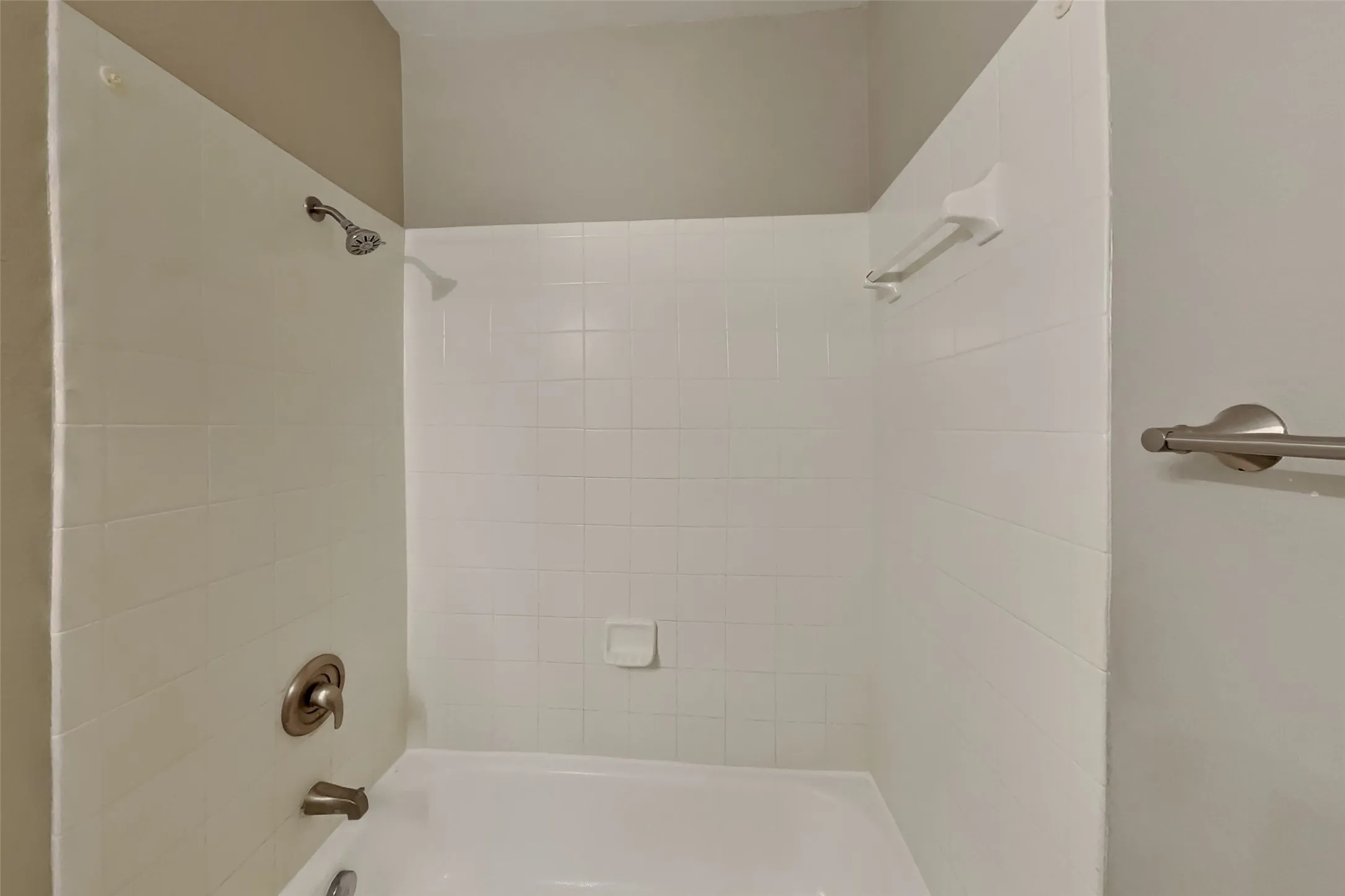 Single Family Residence For Rent in Tarrant County , 3916 Shiver Road, Fort Worth, Texas 76244, 3 Bedroom, 2 Bathroom, 2 Garage spaces, 1,955 Sqft, built in 2003, mls#21403431, Real Estate Agent in Fort Worth, Homes For Rent in Tarrant county, Homes For Rent in Fort Worth, Realtor in Fort Worth Texas, Real Estate Brokerage Independent Realty Texas, Luminita Cordes Realtor