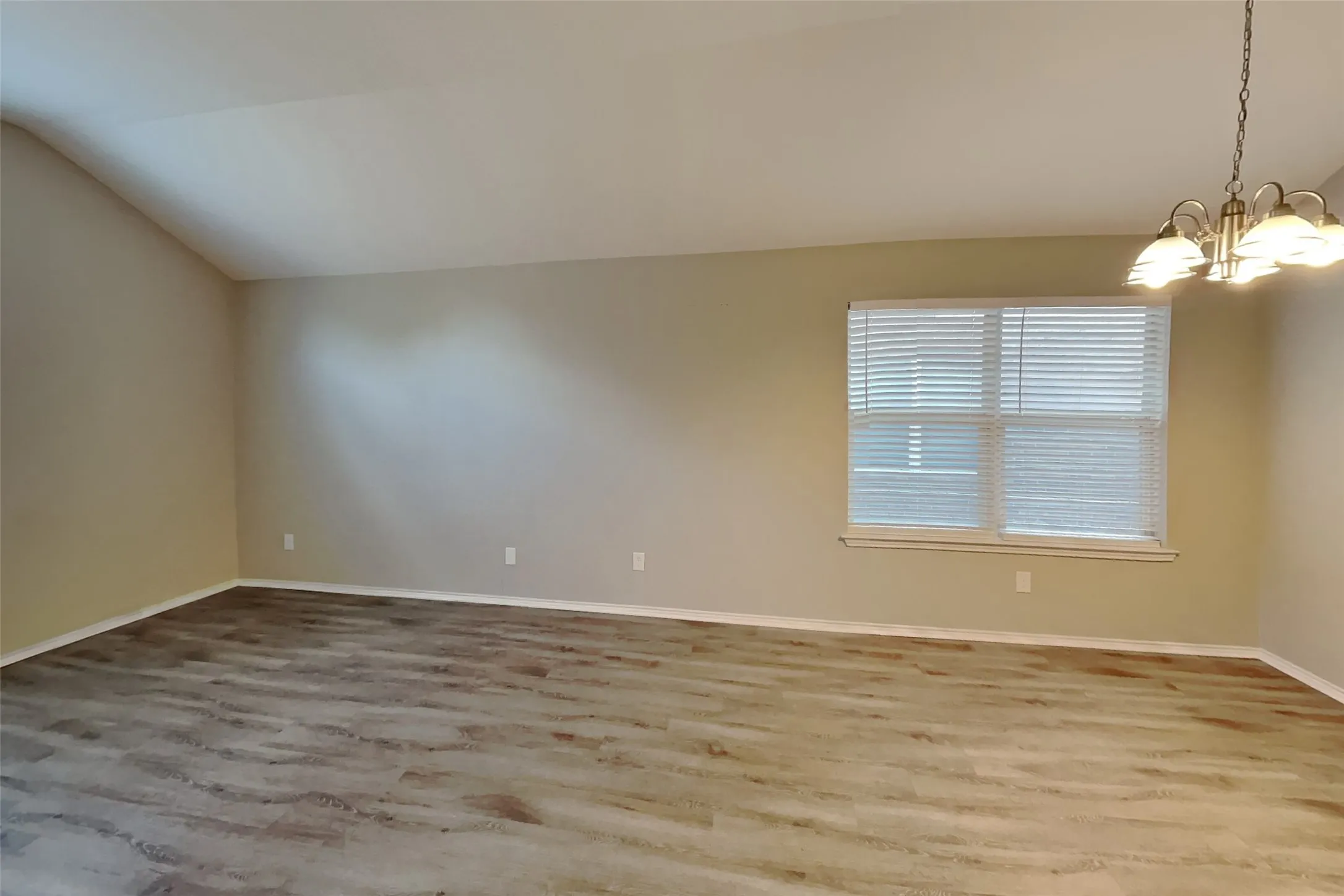 Single Family Residence For Rent in Tarrant County , 3916 Shiver Road, Fort Worth, Texas 76244, 3 Bedroom, 2 Bathroom, 2 Garage spaces, 1,955 Sqft, built in 2003, mls#21403431, Real Estate Agent in Fort Worth, Homes For Rent in Tarrant county, Homes For Rent in Fort Worth, Realtor in Fort Worth Texas, Real Estate Brokerage Independent Realty Texas, Luminita Cordes Realtor