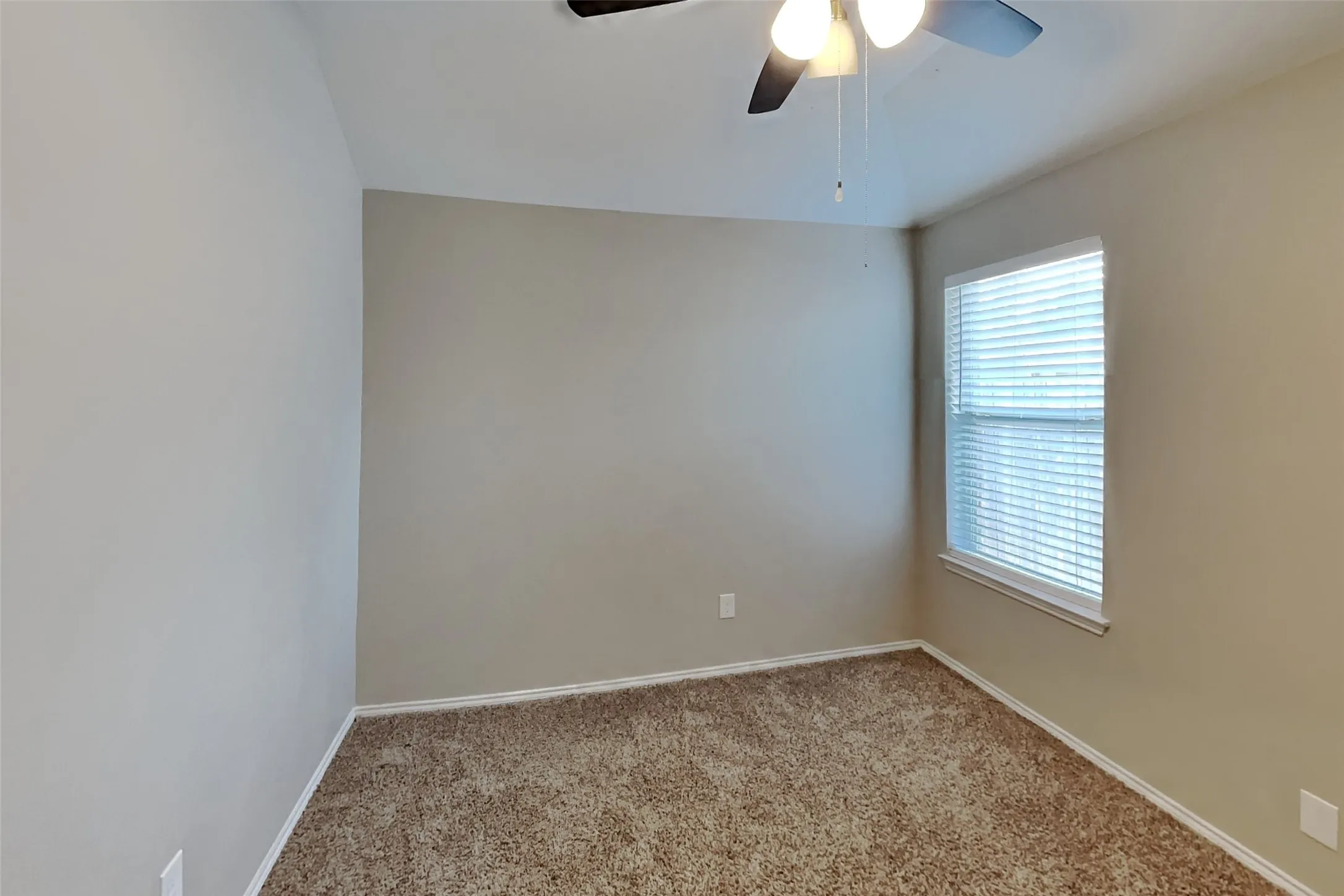 Single Family Residence For Rent in Tarrant County , 3916 Shiver Road, Fort Worth, Texas 76244, 3 Bedroom, 2 Bathroom, 2 Garage spaces, 1,955 Sqft, built in 2003, mls#21403431, Real Estate Agent in Fort Worth, Homes For Rent in Tarrant county, Homes For Rent in Fort Worth, Realtor in Fort Worth Texas, Real Estate Brokerage Independent Realty Texas, Luminita Cordes Realtor