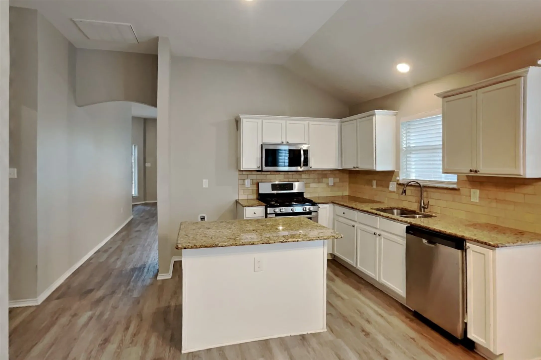 Single Family Residence For Rent in Tarrant County , 3916 Shiver Road, Fort Worth, Texas 76244, 3 Bedroom, 2 Bathroom, 2 Garage spaces, 1,955 Sqft, built in 2003, mls#21403431, Real Estate Agent in Fort Worth, Homes For Rent in Tarrant county, Homes For Rent in Fort Worth, Realtor in Fort Worth Texas, Real Estate Brokerage Independent Realty Texas, Luminita Cordes Realtor