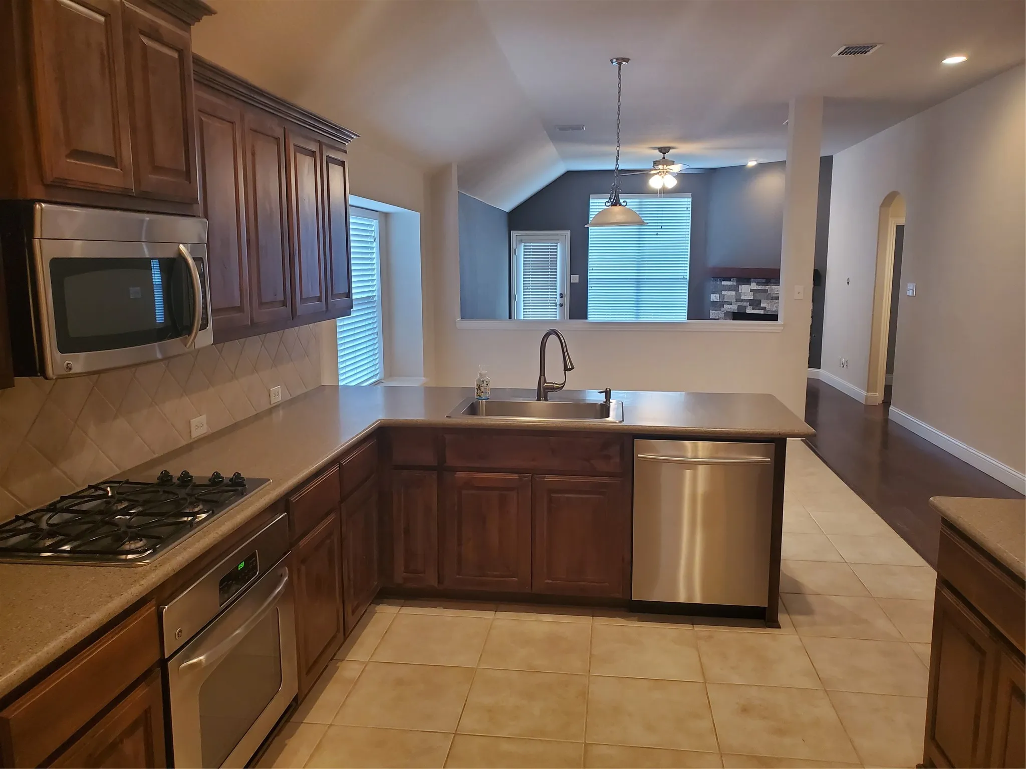 Single Family Residence For Rent in Tarrant County , 12113 Durango Root Drive, Fort Worth, Texas 76244, 4 Bedroom, 2 Bathroom, 2 Garage spaces, 2,092 Sqft, built in 2008, mls#21403432, Real Estate Agent in Fort Worth, Homes For Rent in Tarrant county, Homes For Rent in Fort Worth, Realtor in Fort Worth Texas, Real Estate Brokerage Independent Realty Texas, Luminita Cordes Realtor
