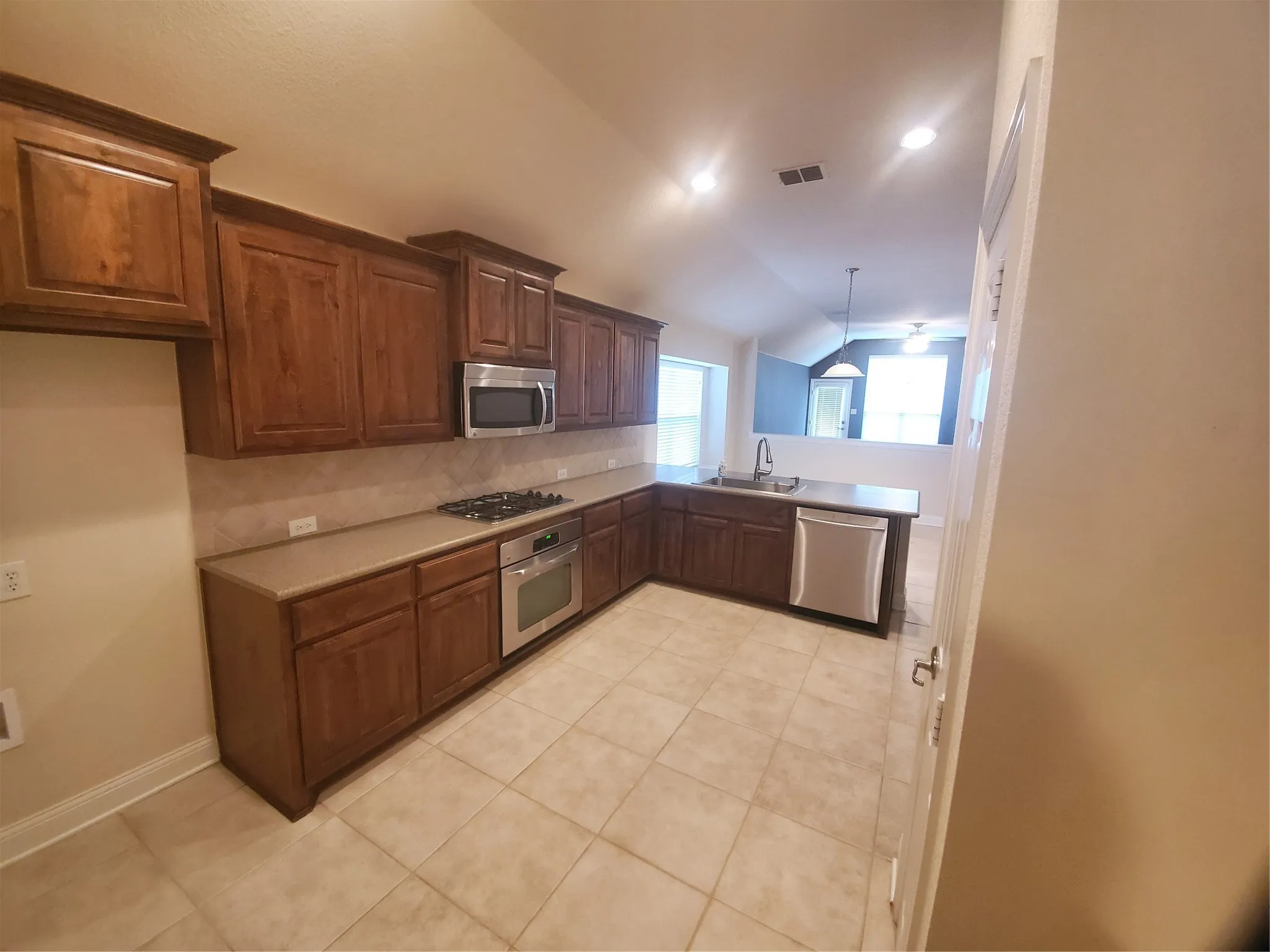 Single Family Residence For Rent in Tarrant County , 12113 Durango Root Drive, Fort Worth, Texas 76244, 4 Bedroom, 2 Bathroom, 2 Garage spaces, 2,092 Sqft, built in 2008, mls#21403432, Real Estate Agent in Fort Worth, Homes For Rent in Tarrant county, Homes For Rent in Fort Worth, Realtor in Fort Worth Texas, Real Estate Brokerage Independent Realty Texas, Luminita Cordes Realtor