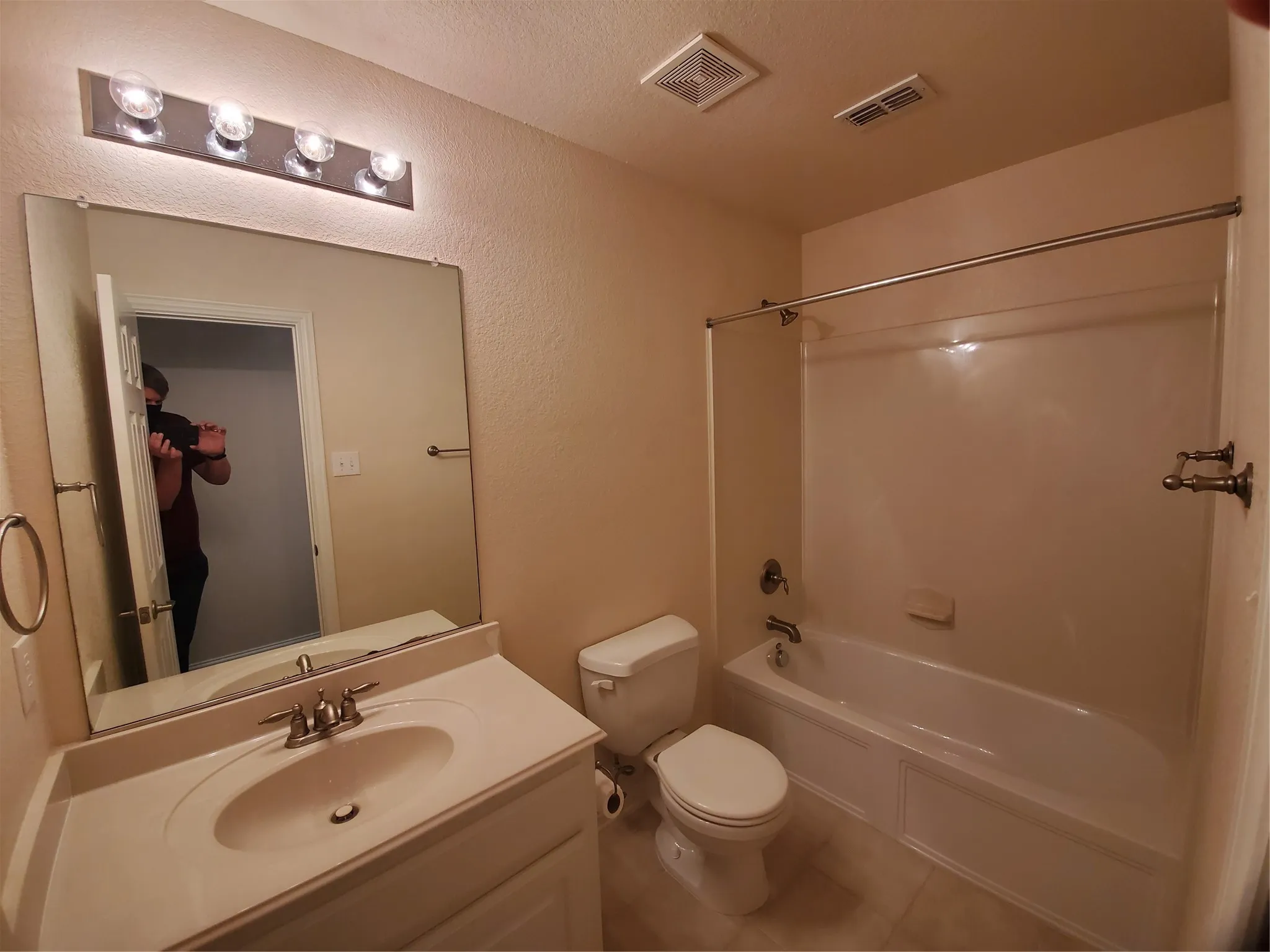 Single Family Residence For Rent in Tarrant County , 12113 Durango Root Drive, Fort Worth, Texas 76244, 4 Bedroom, 2 Bathroom, 2 Garage spaces, 2,092 Sqft, built in 2008, mls#21403432, Real Estate Agent in Fort Worth, Homes For Rent in Tarrant county, Homes For Rent in Fort Worth, Realtor in Fort Worth Texas, Real Estate Brokerage Independent Realty Texas, Luminita Cordes Realtor